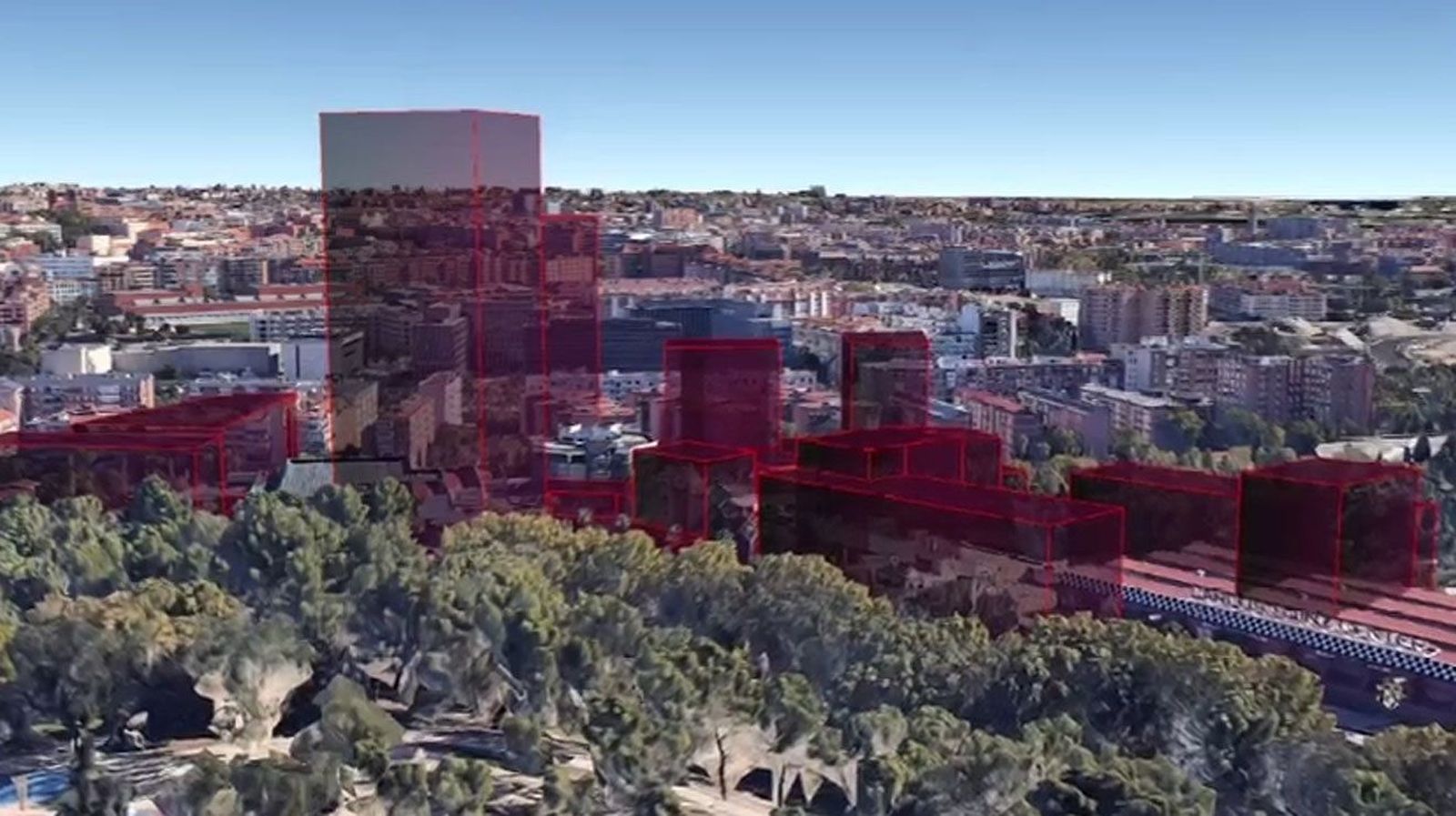 Vecinos de Latina se movilizan contra la construcción de 600 viviendas en el centro comercial la Ermita del Santo