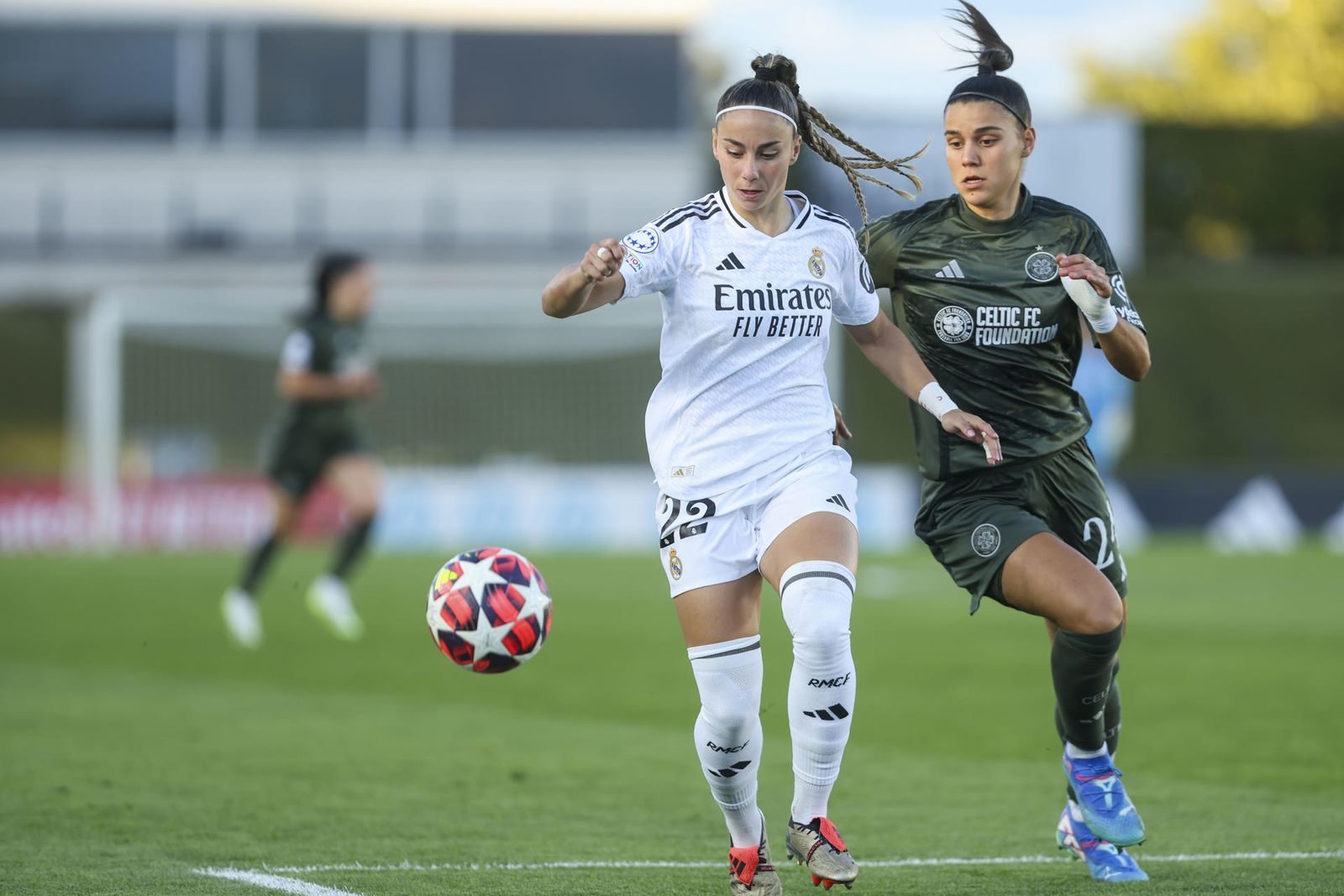 Athenea del Castillo ante el Celtic