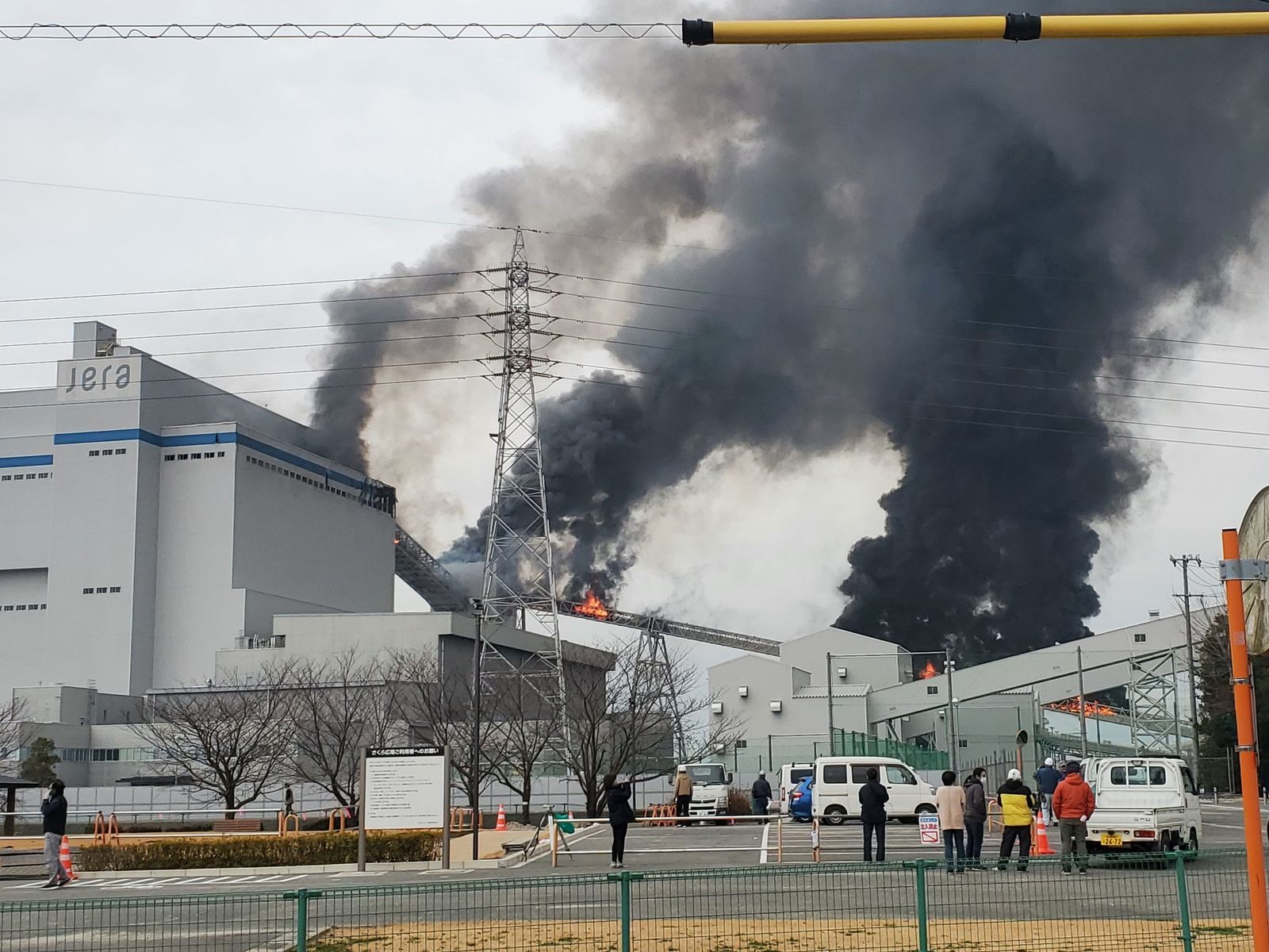 Explota una de las mayores centrales térmicas de Japón
