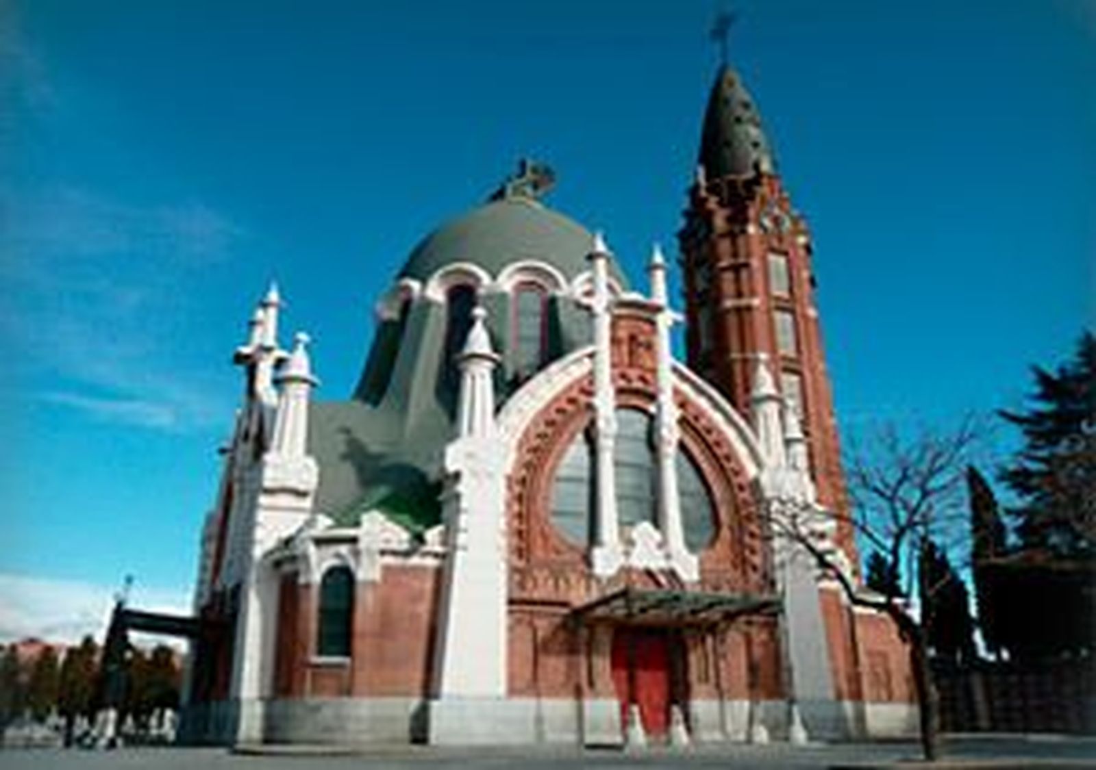 Famosos en los cementerios madrileños