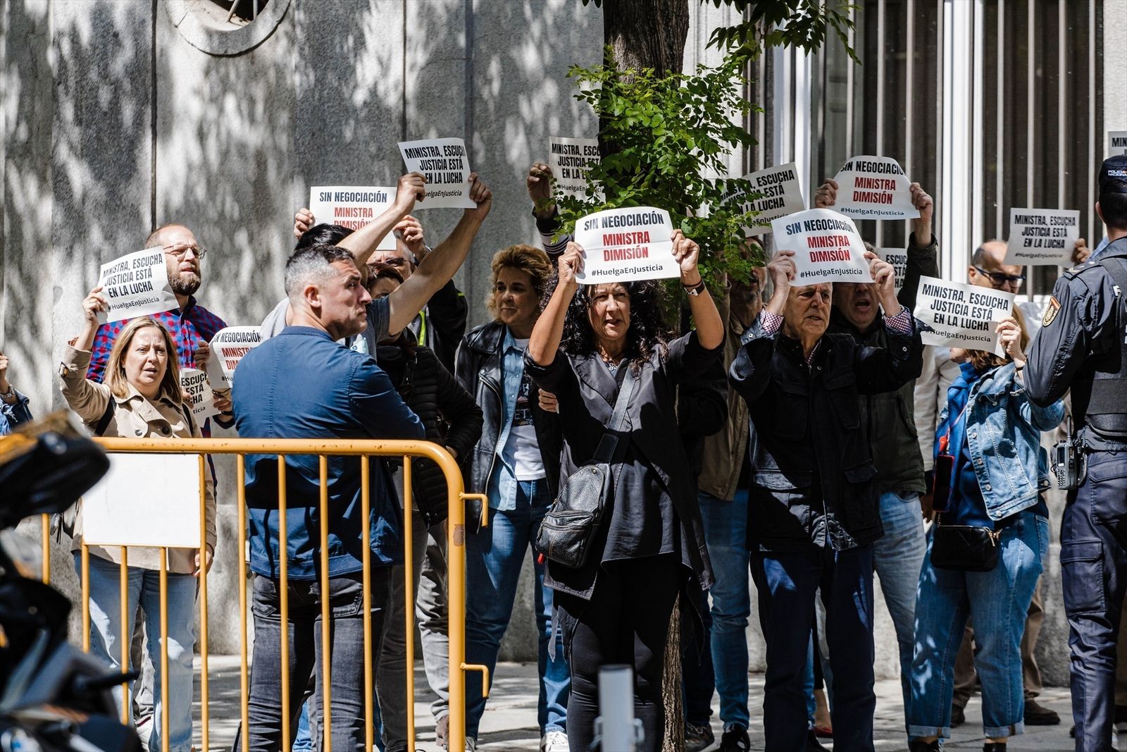 La ministra de Justicia increpada por los funcionarios de Justicia