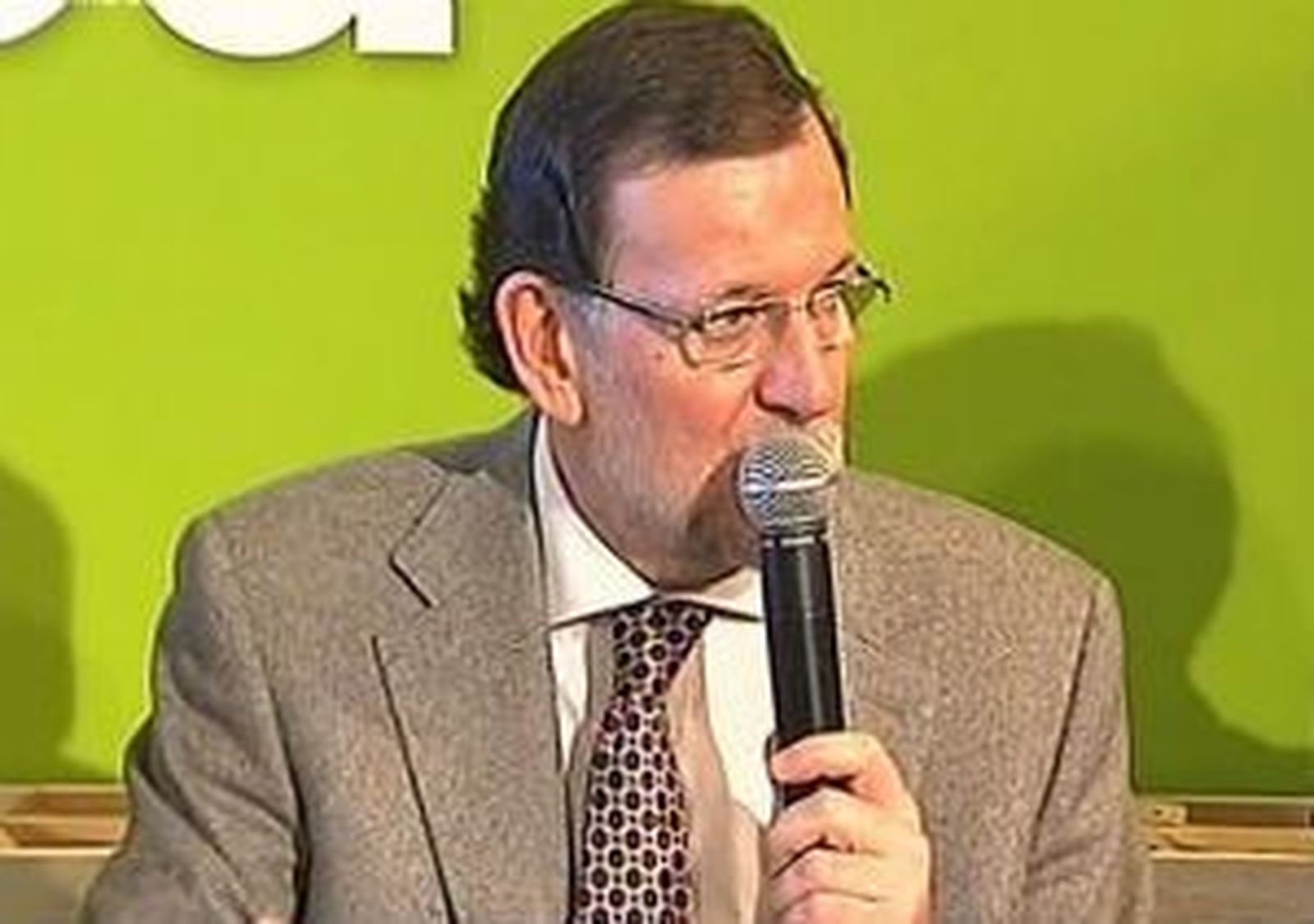 Rajoy anuncia "bajadas sucesivas de impuestos" a partir de 2015