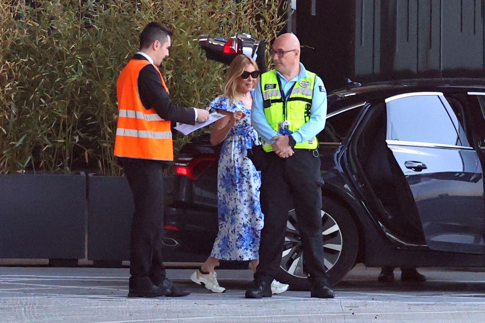 Ana Obregón en el aeropuerto junto a la pequeña Ana Sandra Lequio tras regresar de Estados Unidos