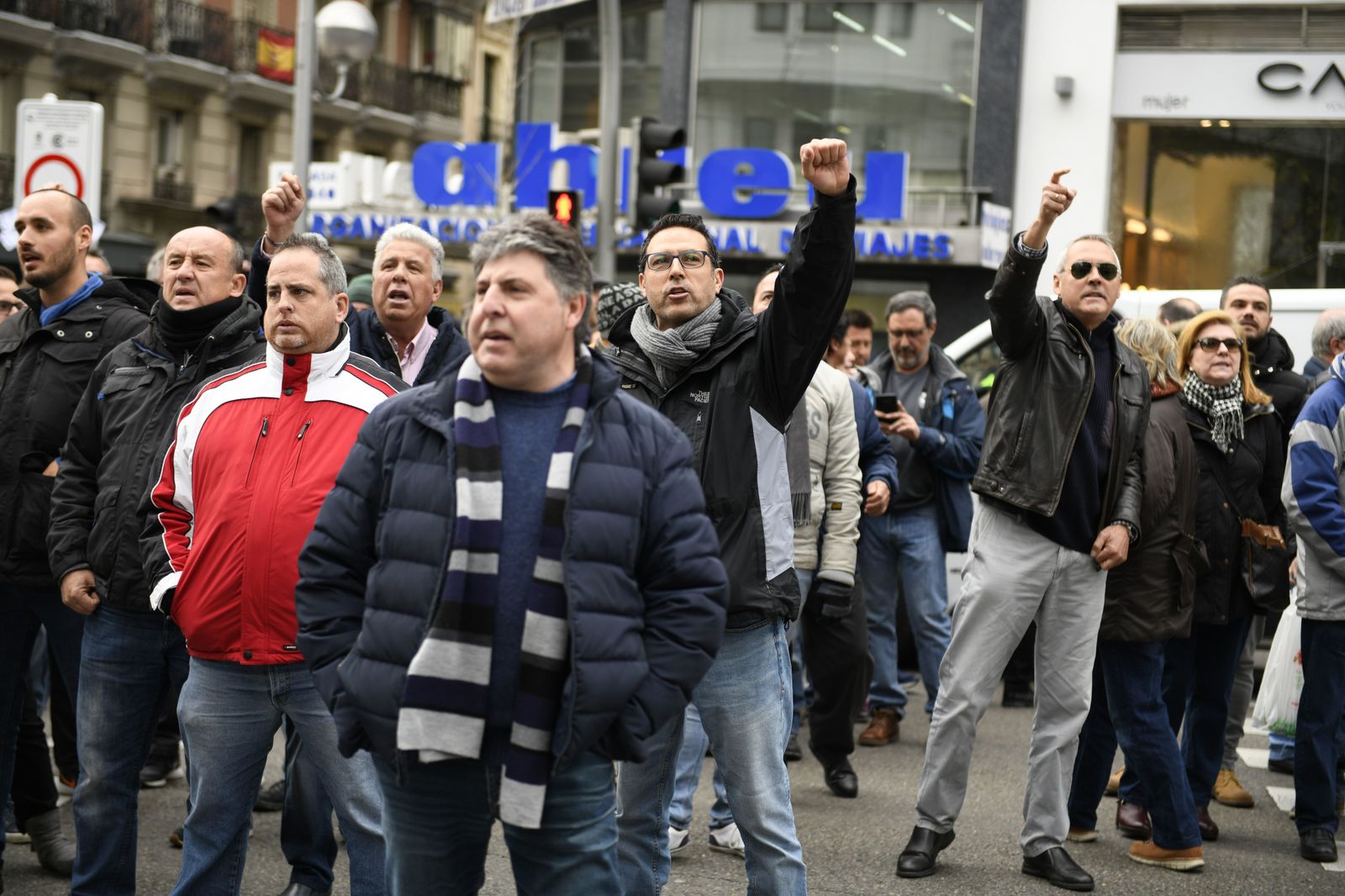 Varios taxistas madrileños, durante la huelga contra las VTC