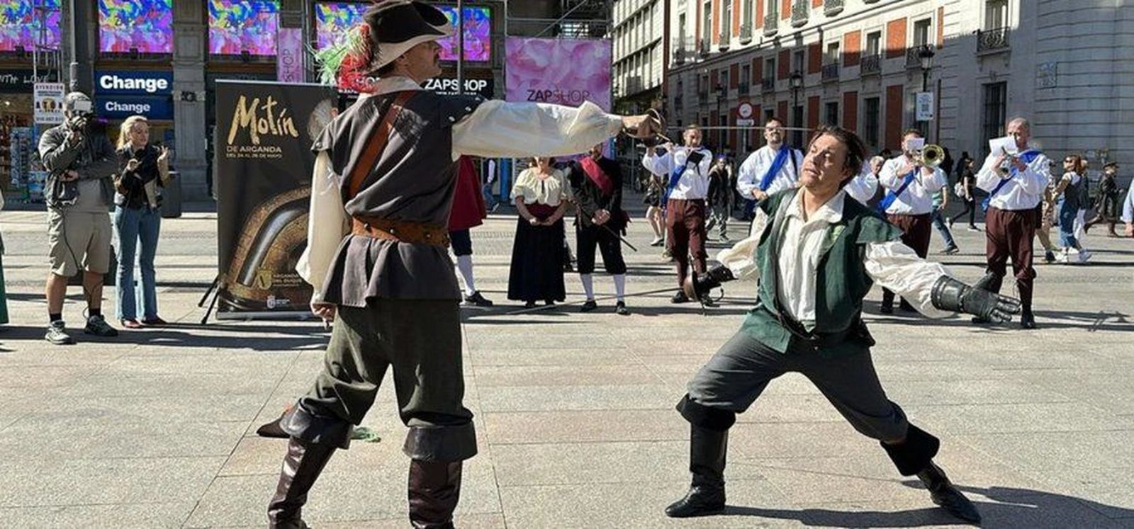 Duelo a espada de caballeros argandeños en la Puerta del Sol