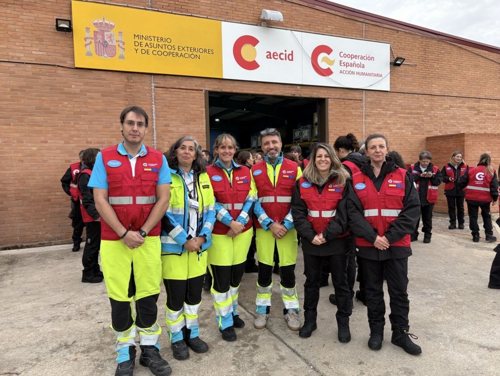 Profesionales sanitarios y de emergencias enviados a Jamaica para ayudar por el huracán Melissa