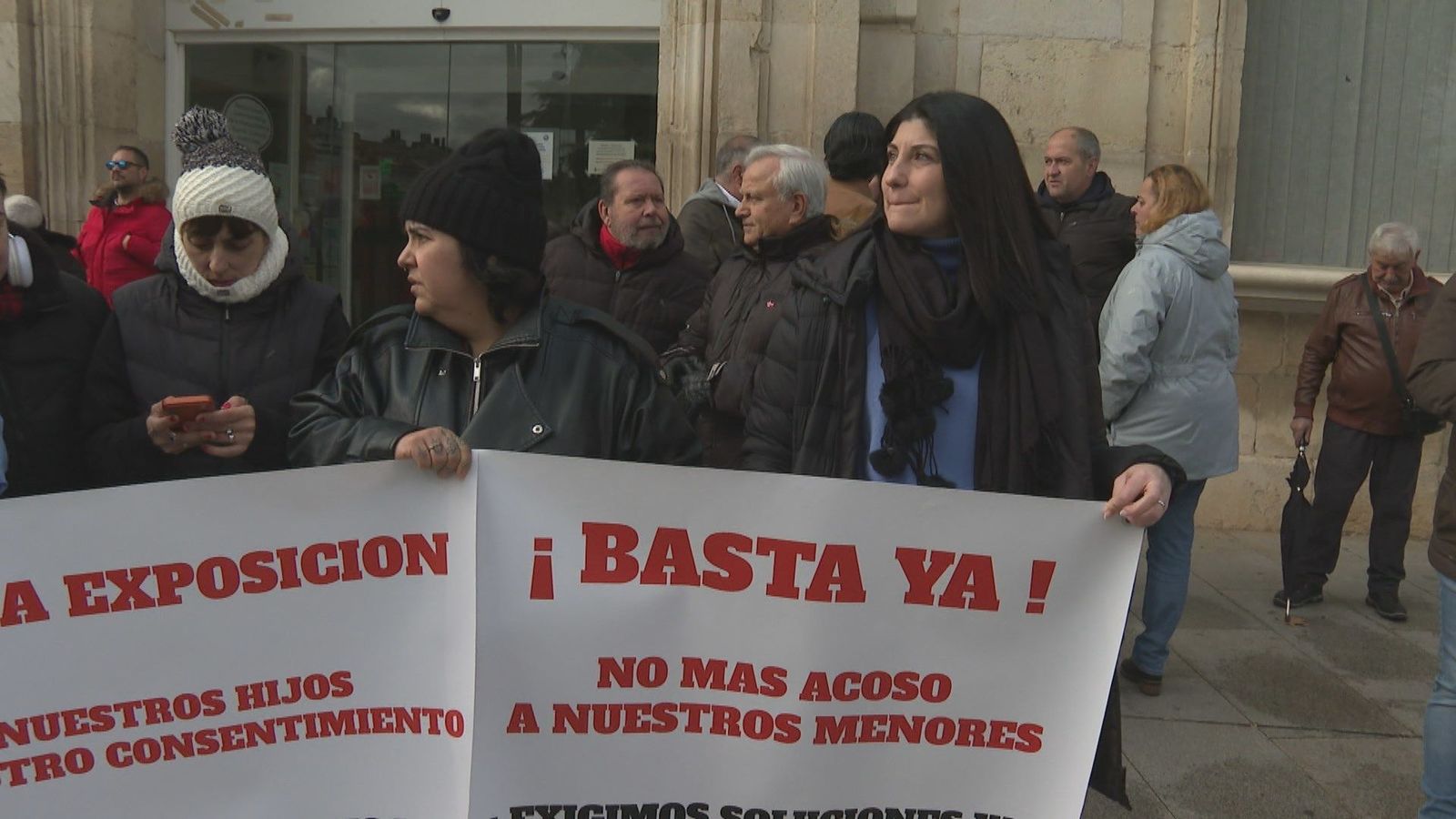 Protesta en San Fernando de Henares contra dos pedófilos que publican fotos de niños sin permiso
