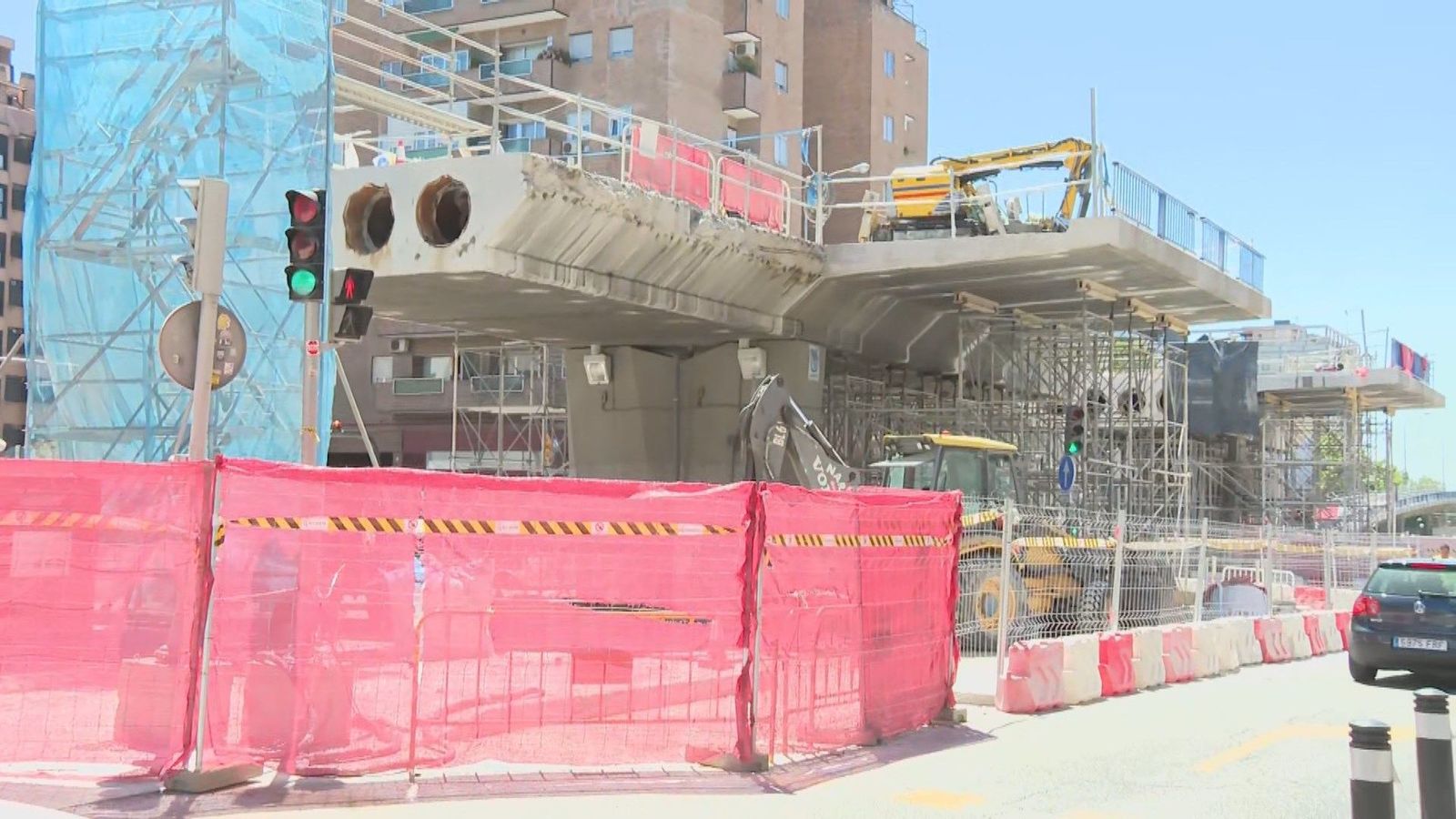 Desmontada la mayor parte del puente de Pedro Bosch que unía Arganzuela y Retiro