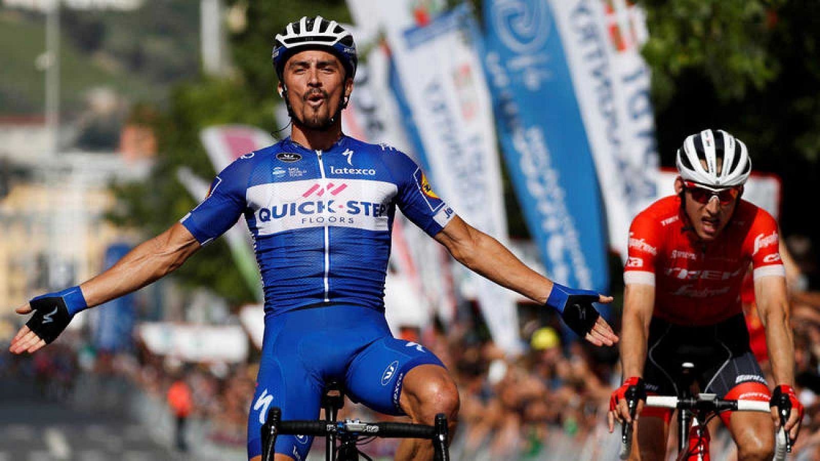El 3 de agosto se celebra la Clásica de San Sebastián, una que carrera que, por primera vez en la historia, repartirá los mismos premios en categoría femenina que másculina. La salida está prevista a las 11:32 y la llegada entre las 17:13 y las 17:47 horas