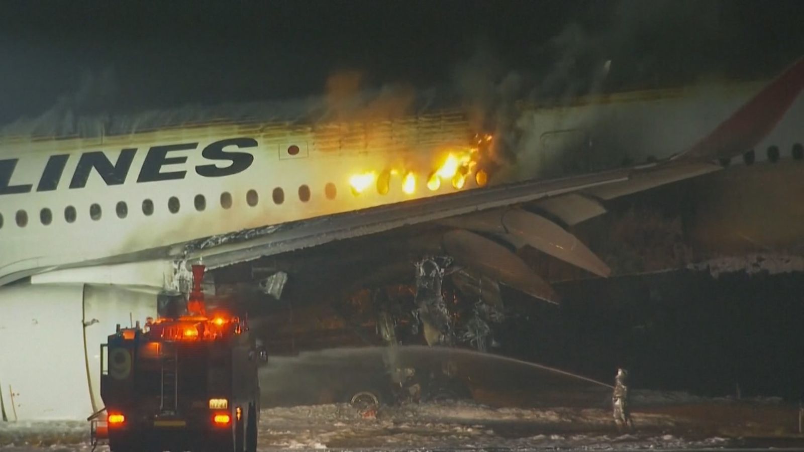 Incendio de un avión en Japón