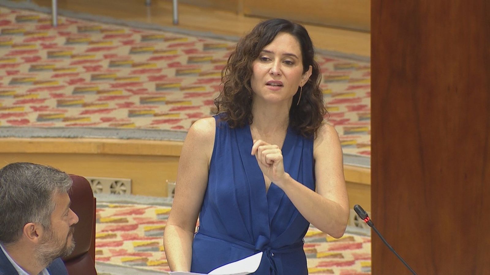 Ayuso denuncia la "corrupción en cascada" que se "come hasta las entrañas" del PSOE y su "pornofeminismo"