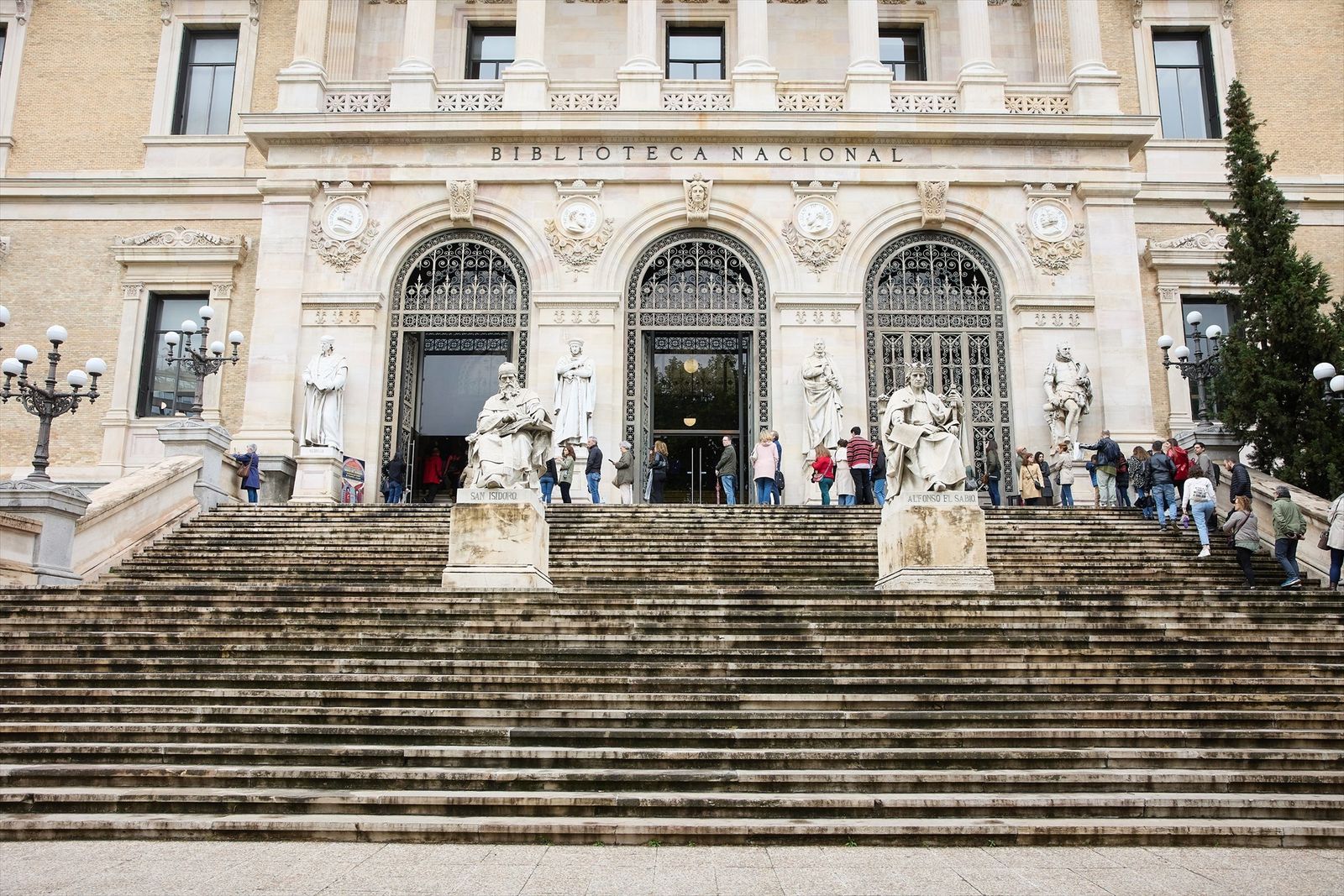 Fachada de la Biblioteca Nacional en Madrid