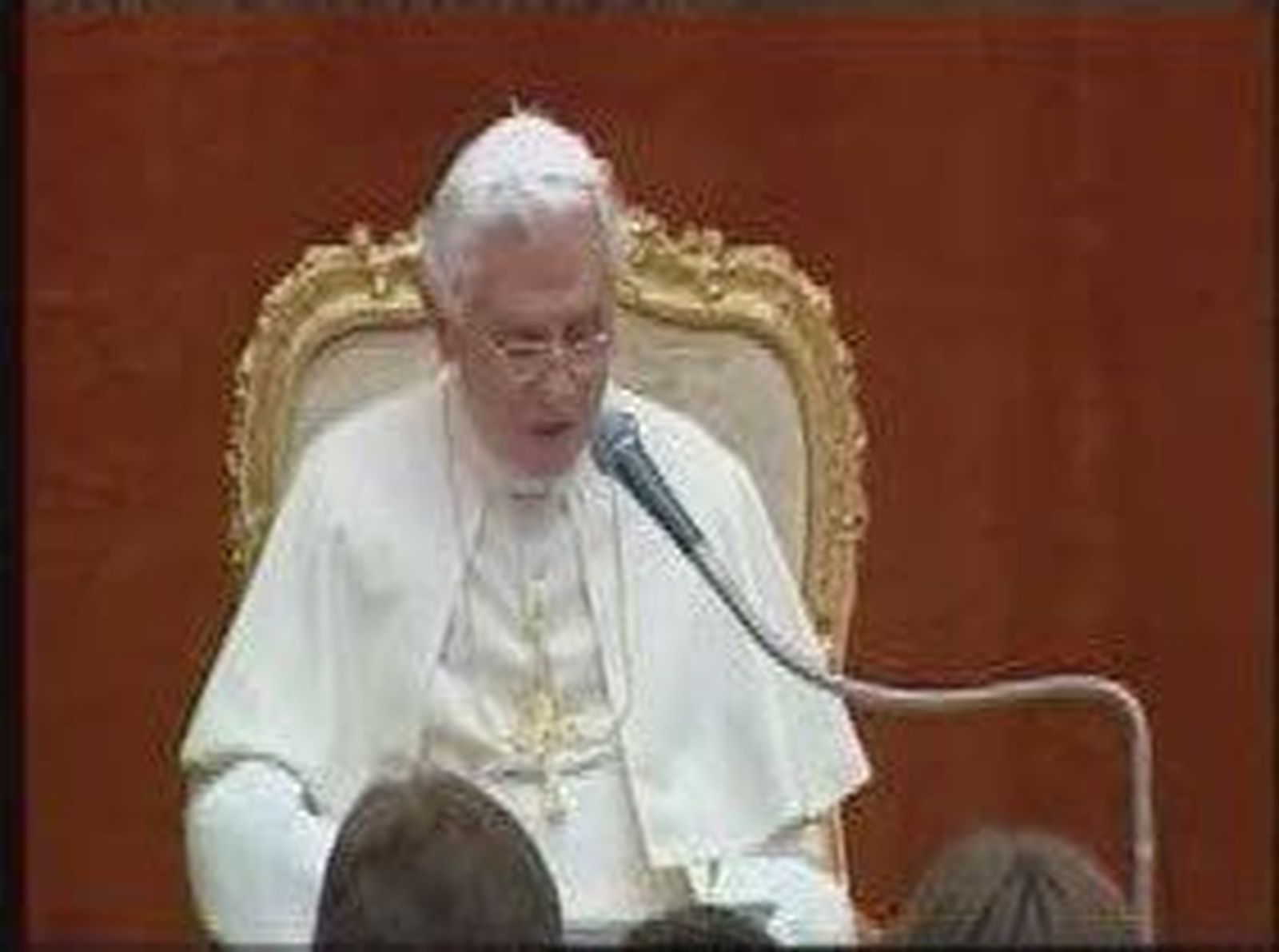 El Papa ya habla español: Pide a los jóvenes que recen por su viaje a España