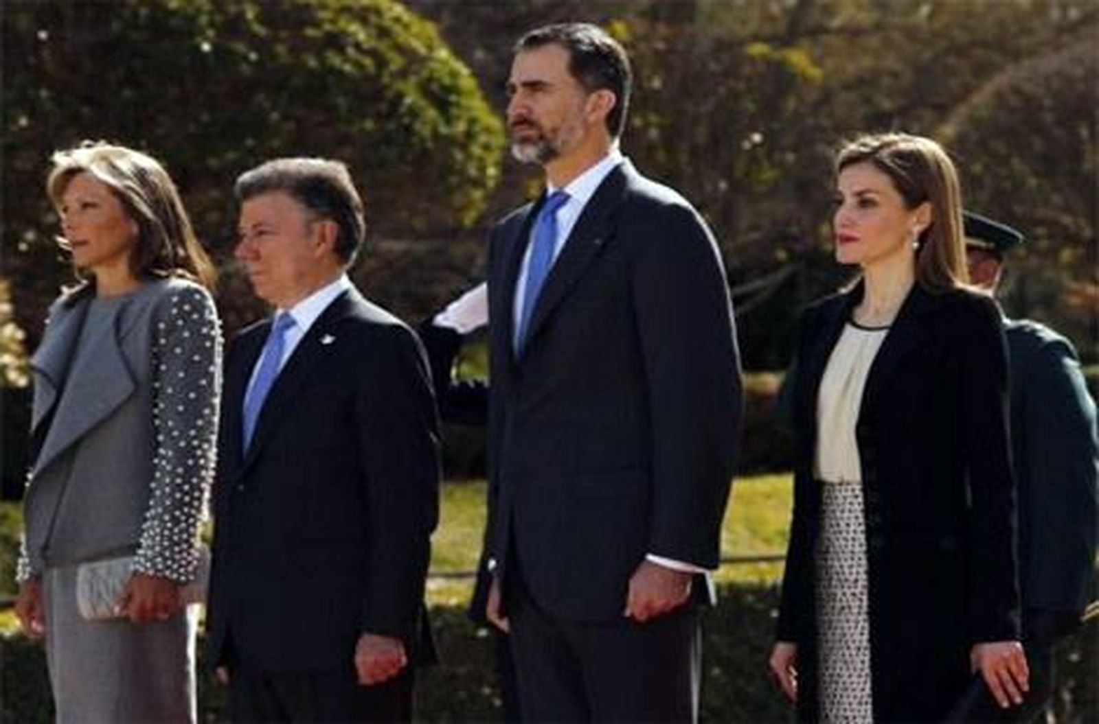 Los Reyes reciben a Santos en el inicio de su visita de Estado a España
