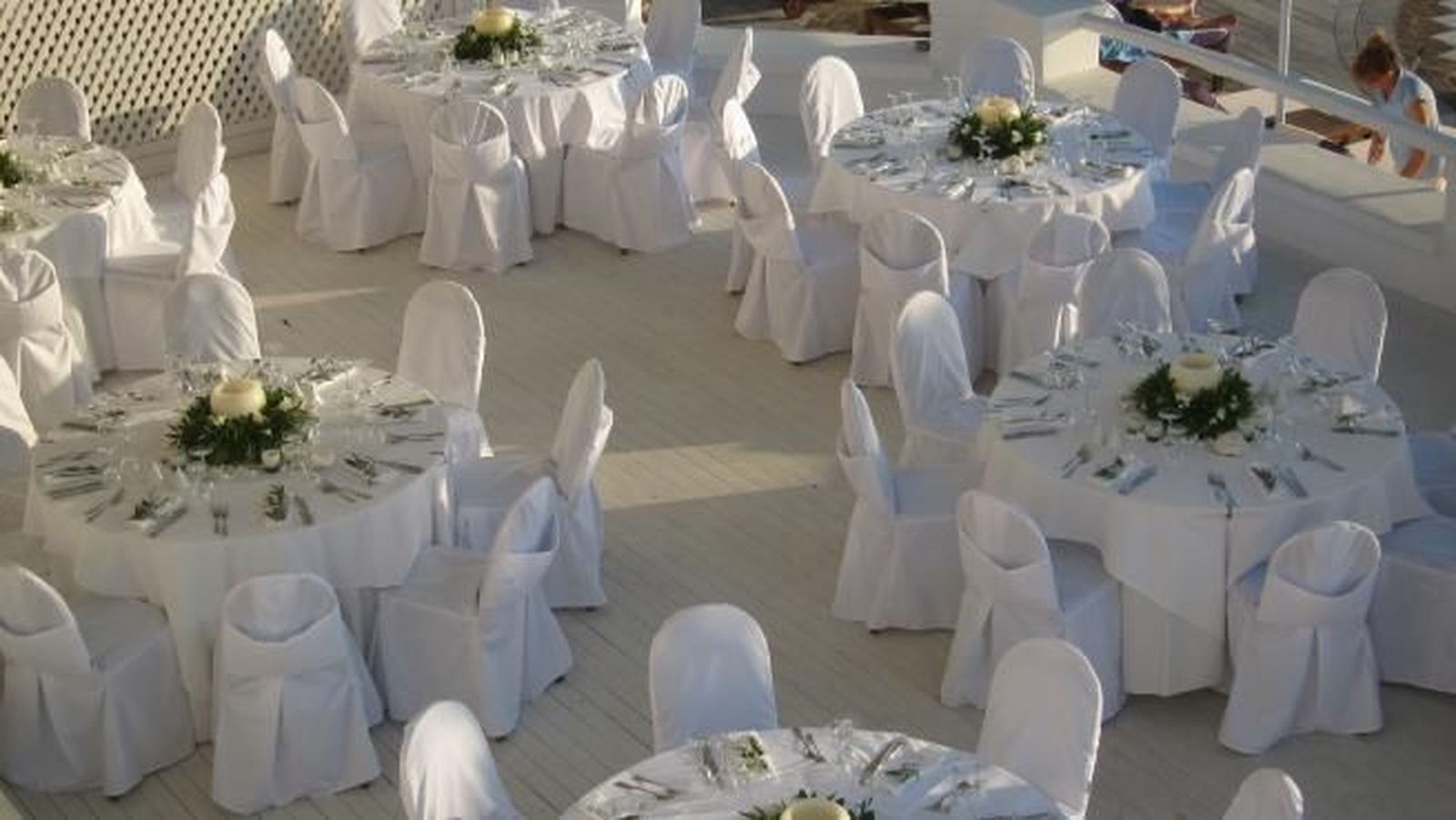 Comuniones y bodas , sin baile ni barra libre en Madrid