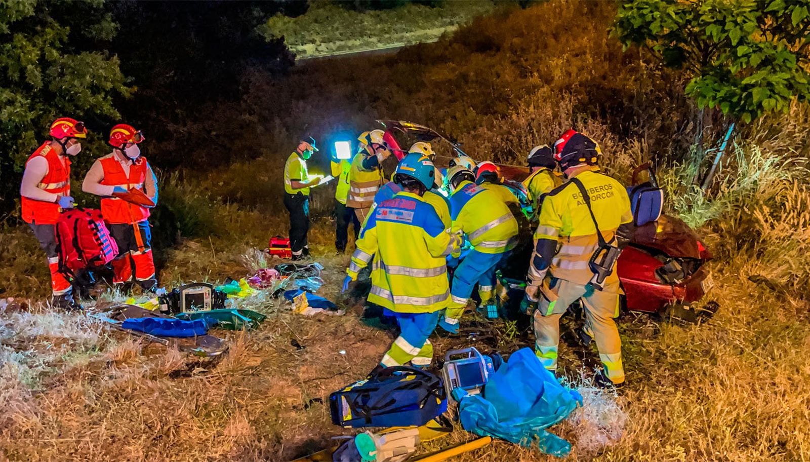 Los servicios de emergencias en el lugar del accidente
