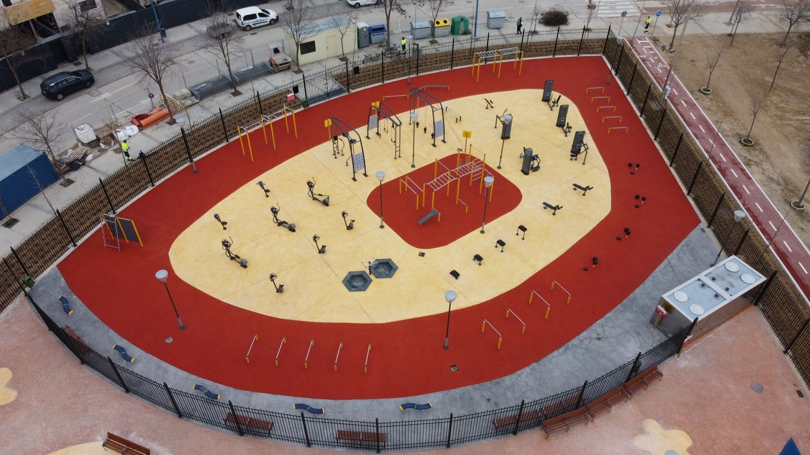Vista de la zona deportiva y su equipamiento