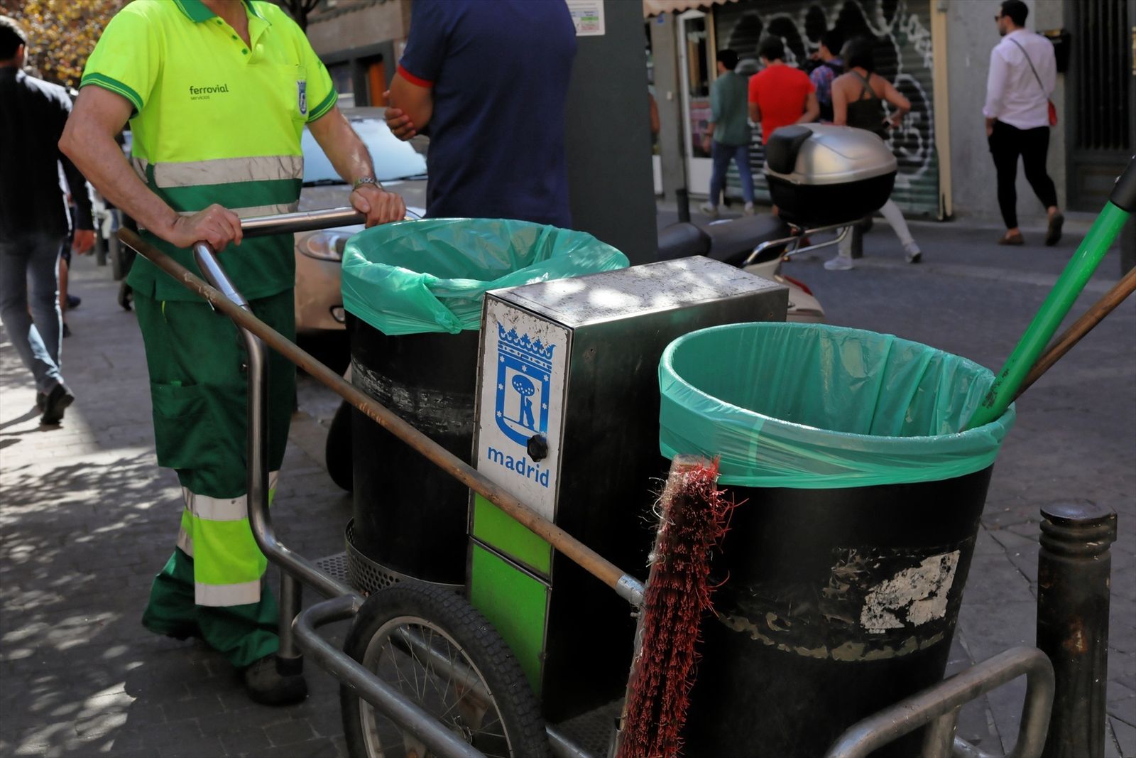 Madrid suspende la limpieza de las calles a mediodía por el calor extremo