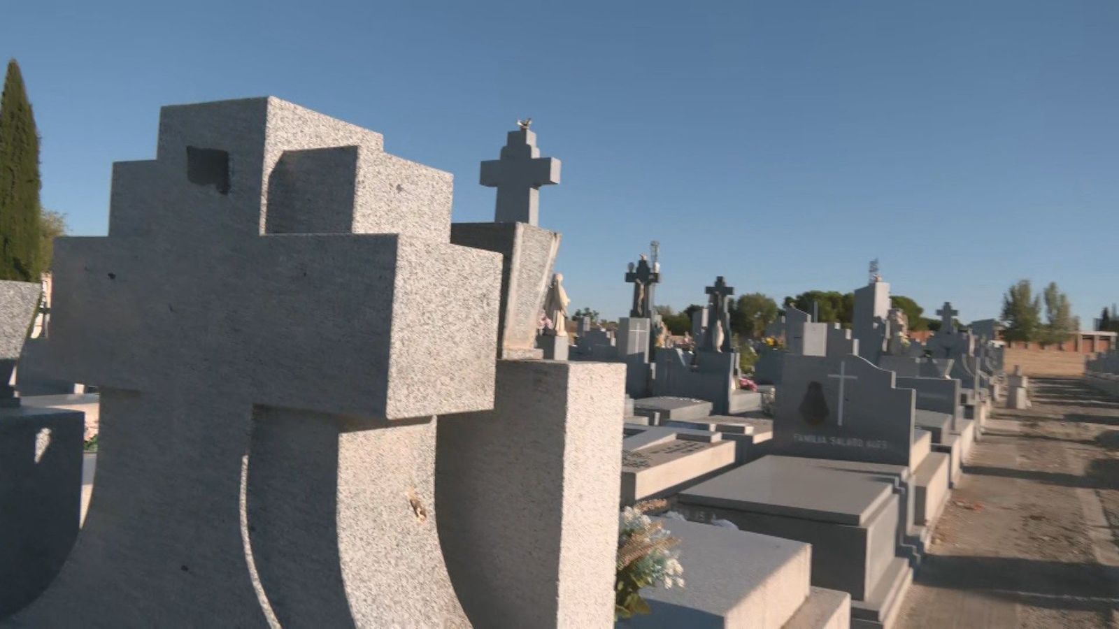 Más de medio centenar de tumbas profanadas en el Cementerio Sur de Carabanchel