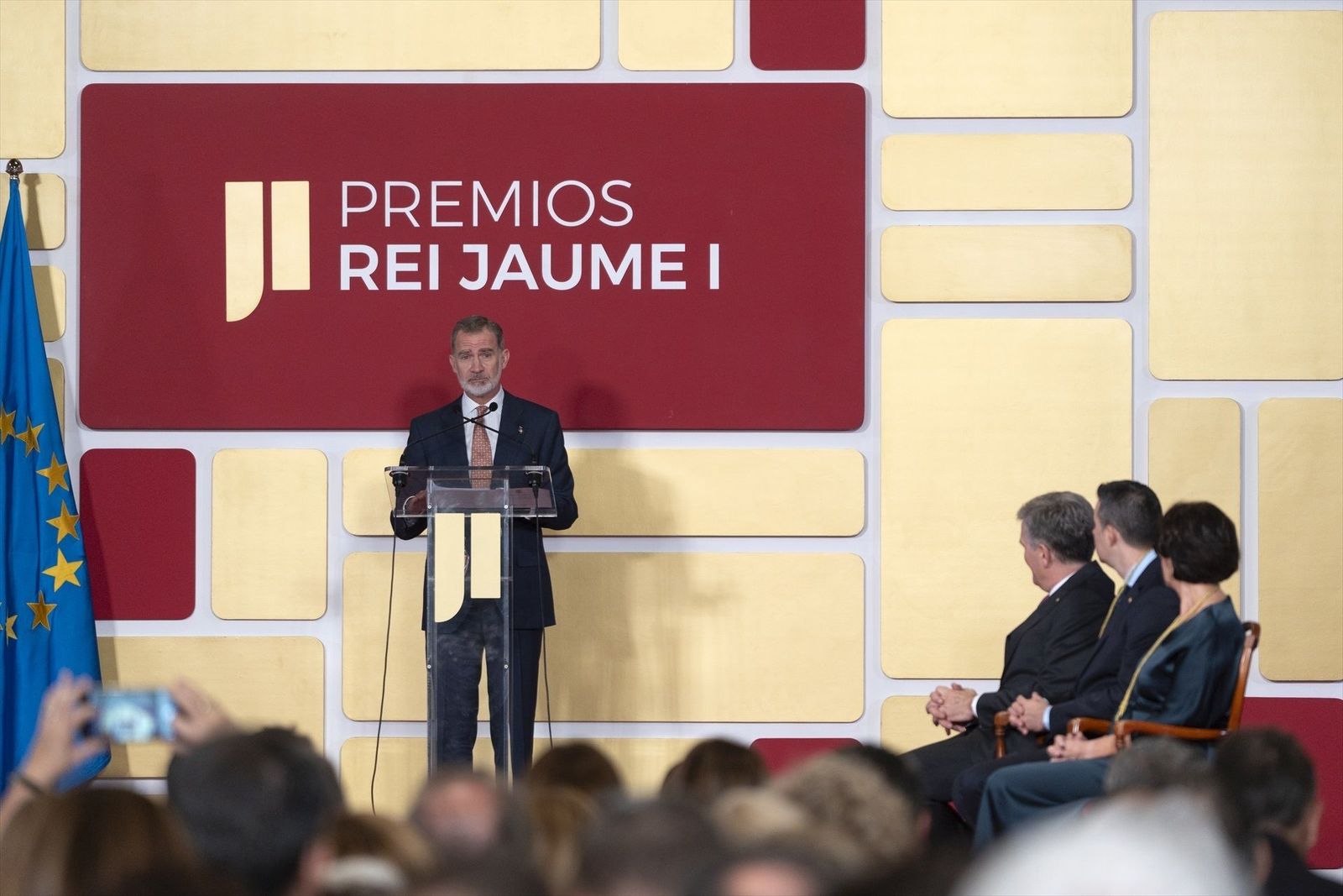 El Rey llama a "no desperdiciar ni un ápice de talento" en la entrega de los Premios Rei Jaume I