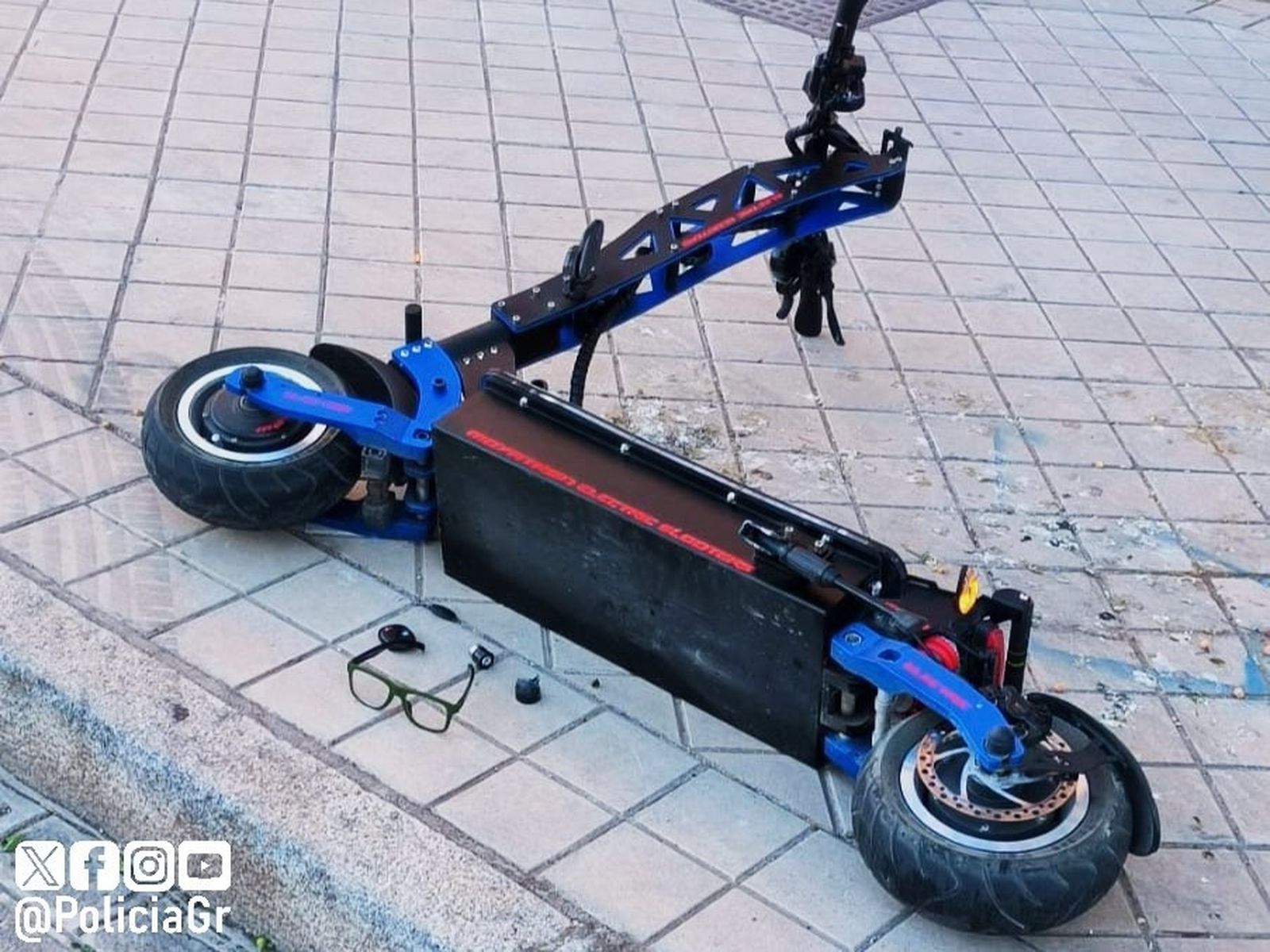 Muere un joven tras caer de un patinete eléctrico que alcanzaría los 120 km por hora