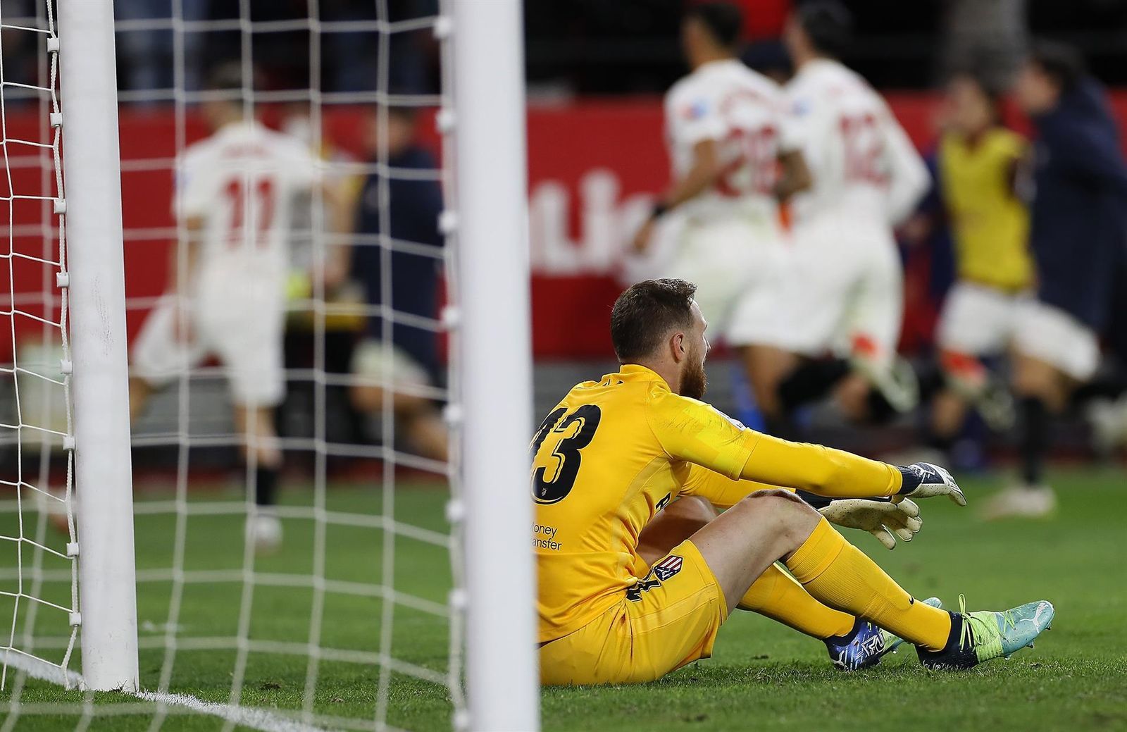 El guardameta esloveno del Atlético de Madrid, Jan Oblak, tras encajar el segundo gol