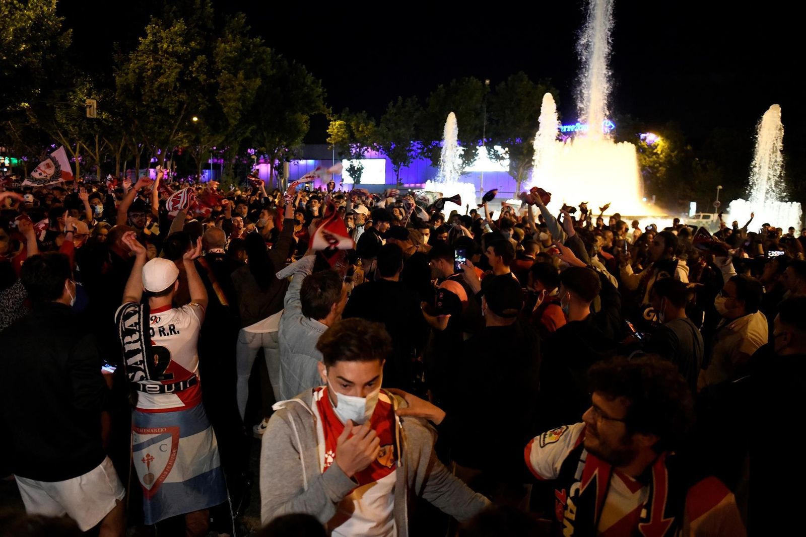 Vallecas celebra el ascenso del Rayo a Primera