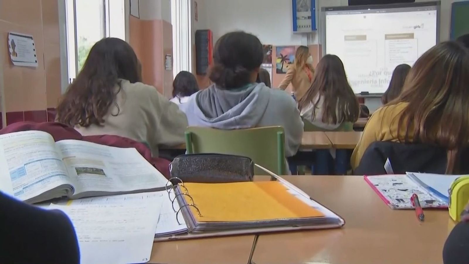 El Parlament de Cataluña aprueba la ley que impide un 25% de clases en castellano en las escuelas catalanas