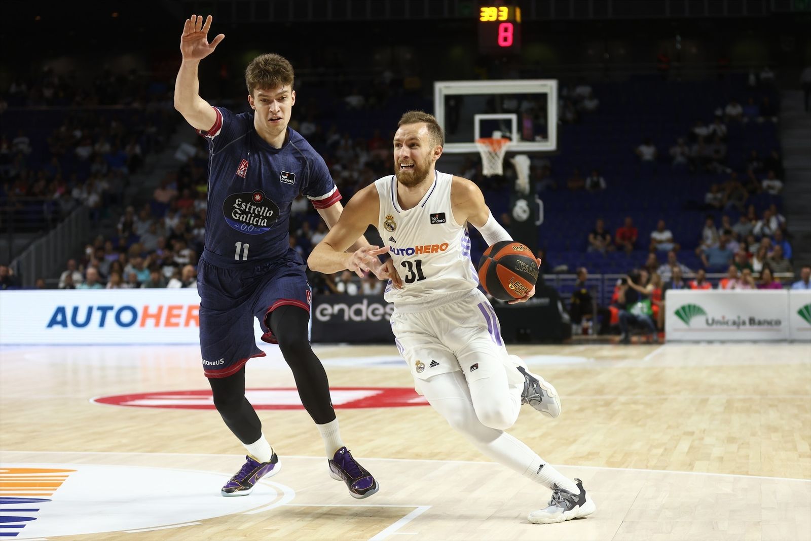 Dzanan Musa y Marek Blazevic durante el Real Madrid-Obradoiro de este domingo