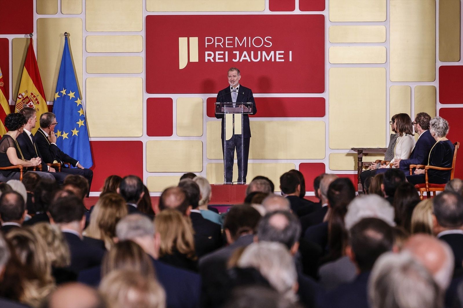 Felipe VI insta a sumar esfuerzos para armar un sistema de ciencia y tecnología potente