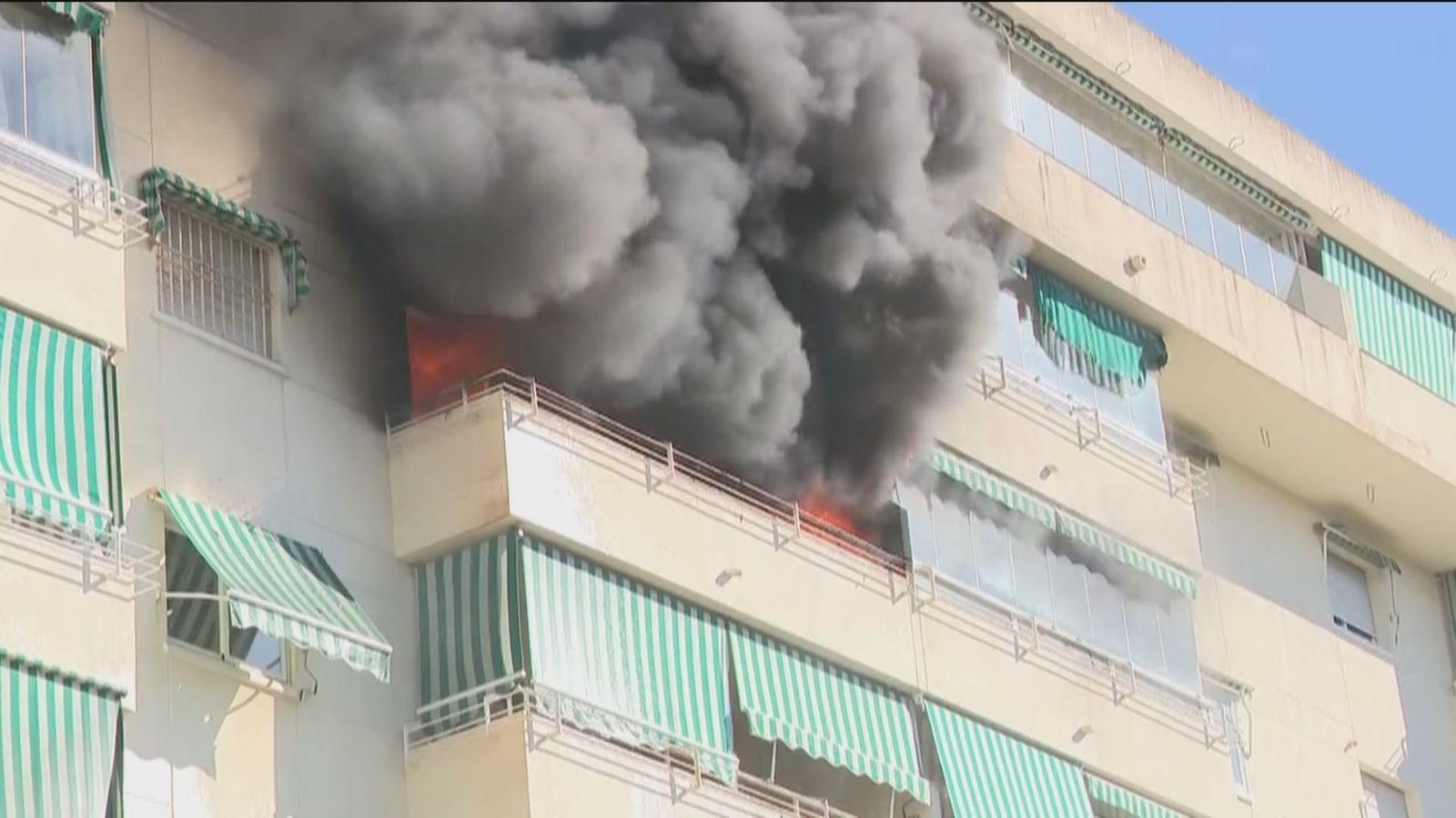 Dos muertos y varios heridos en el incendio de una vivienda en Fuengirola