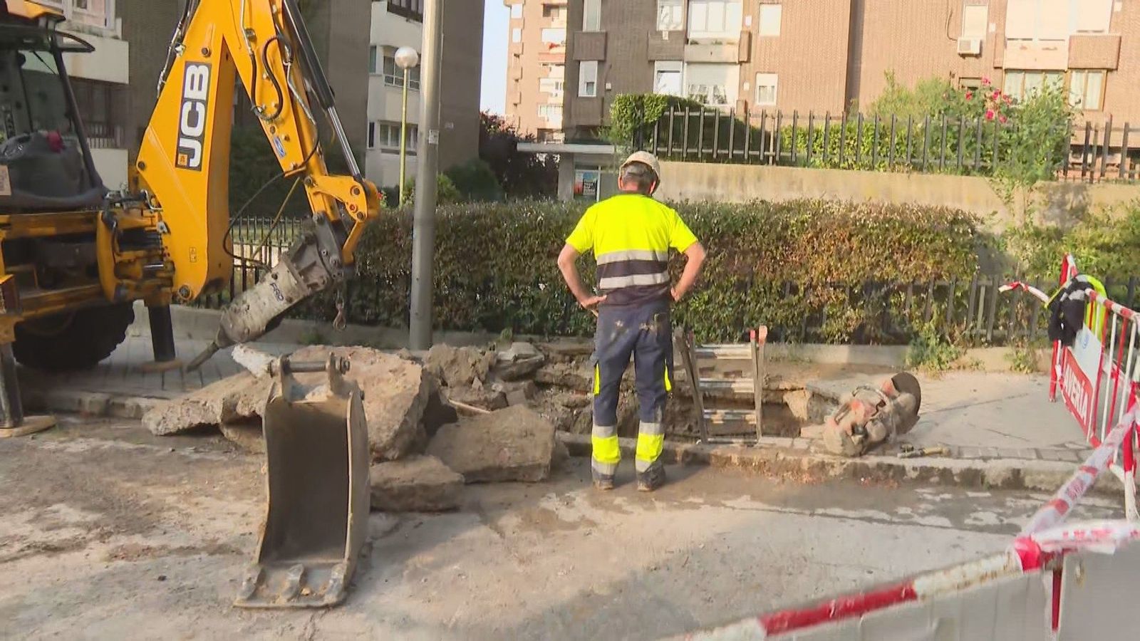 Vecinos del barrio de La Estrella, sin agua desde esta madrugada por la rotura de una tubería