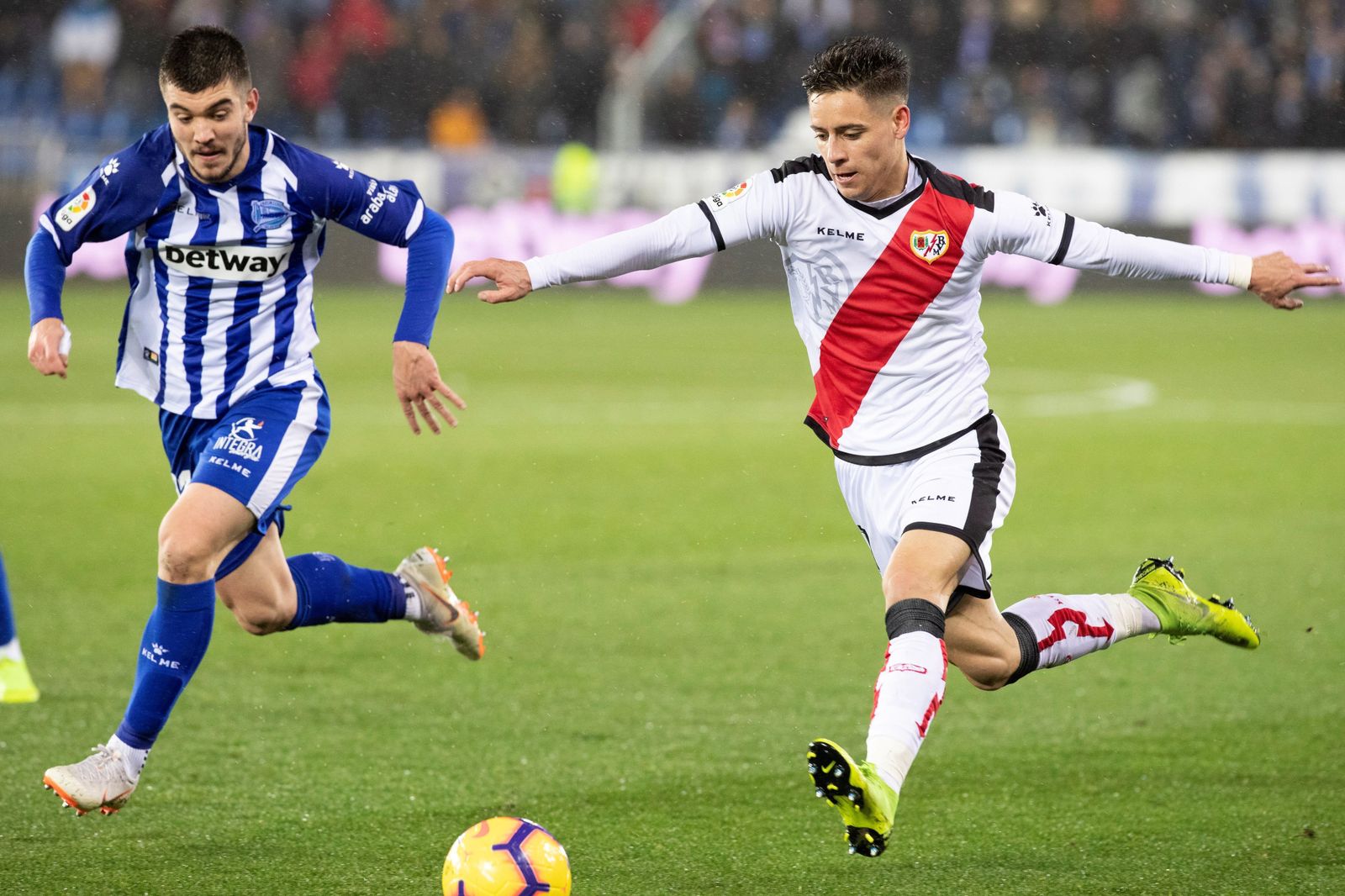 0-1. Raúl de Tomás saca al Rayo de los puestos de descenso