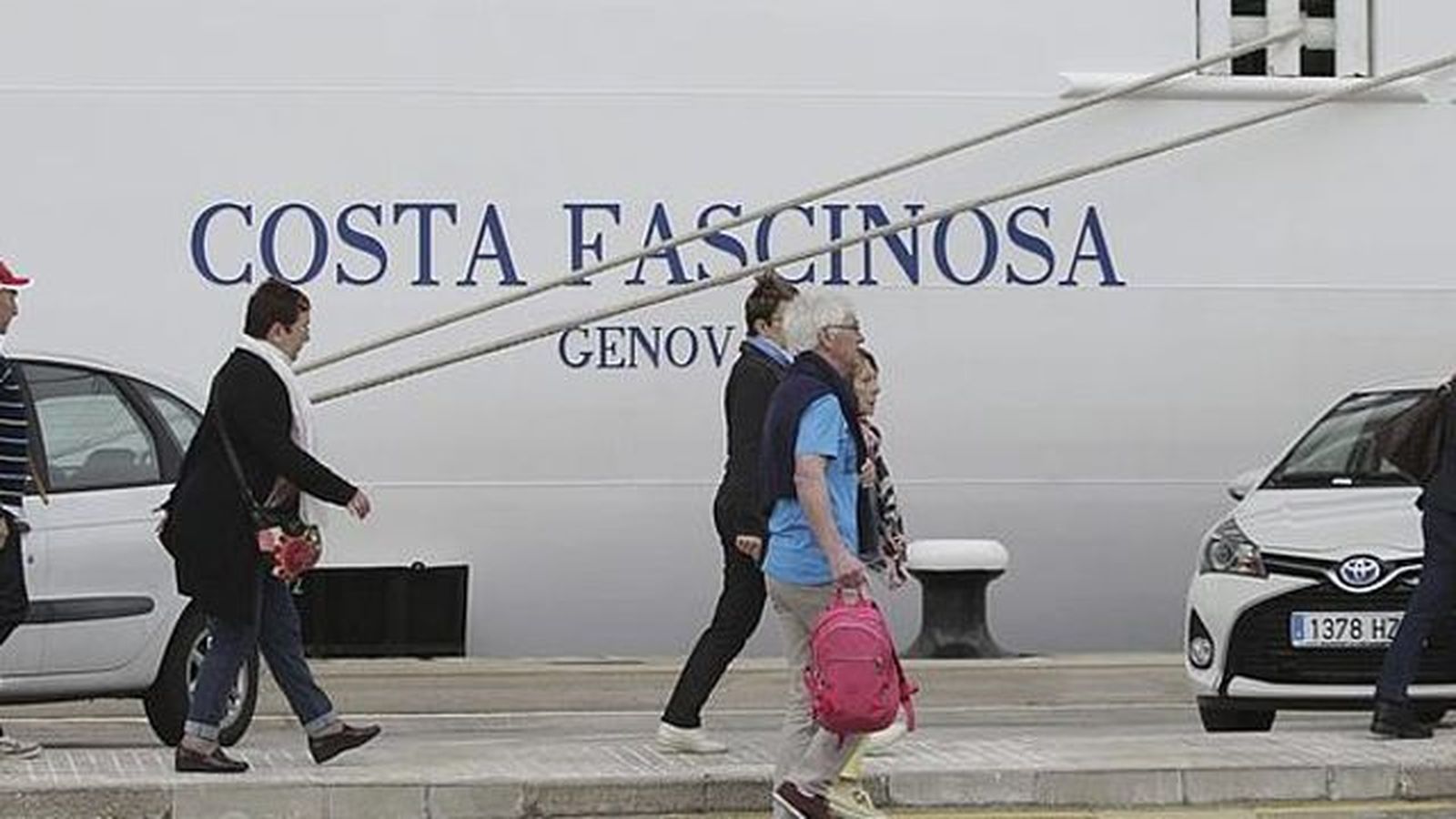 Los pasajeros del 'Fascinosa' bajan en Palma aliviados por dejar Túnez atrás