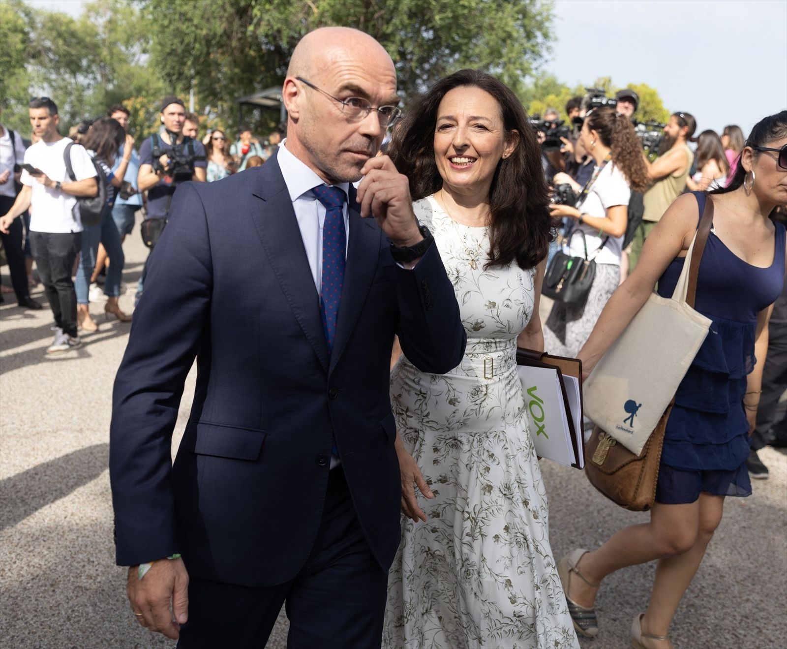 El coordinador jurídico de VOX, Jorge Buxadé, y la coordinadora nacional jurídica de Vox, Marta Castro, a su llegada al Palacio de La Moncloa, a 30 de julio de 2024,