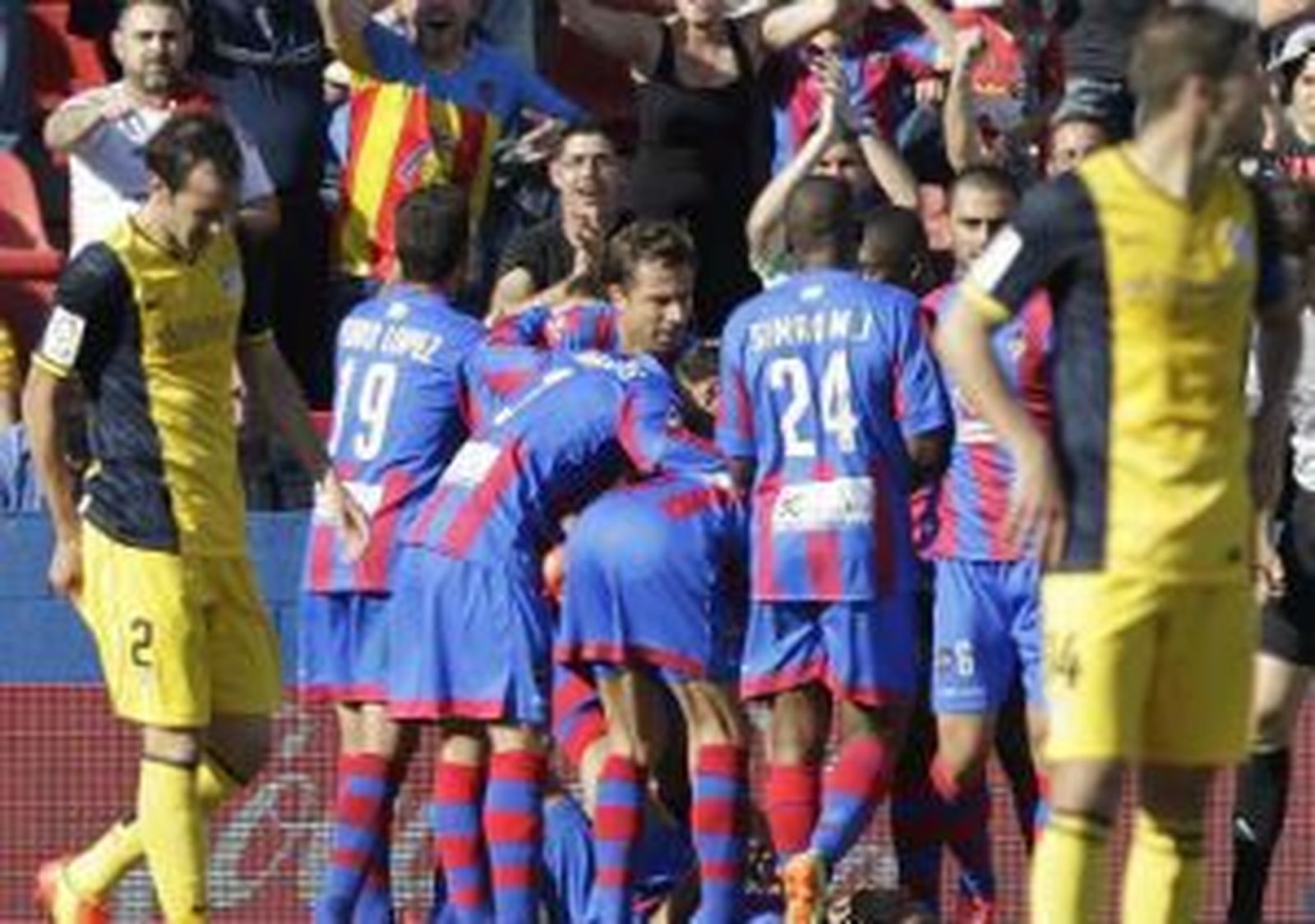 2-0. El Atlético, con las opciones intactas pese a perder con el Levante