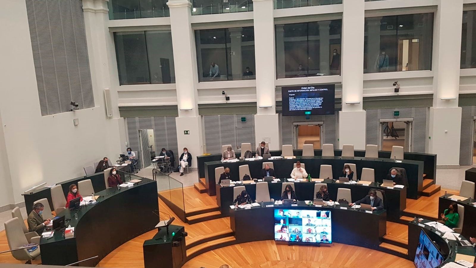 Pleno en el Ayuntamiento de Madrid con Almeida ausente por Covid y con casi la mitad de ediles siguiendo la sesión a distancia (22.12.2022)