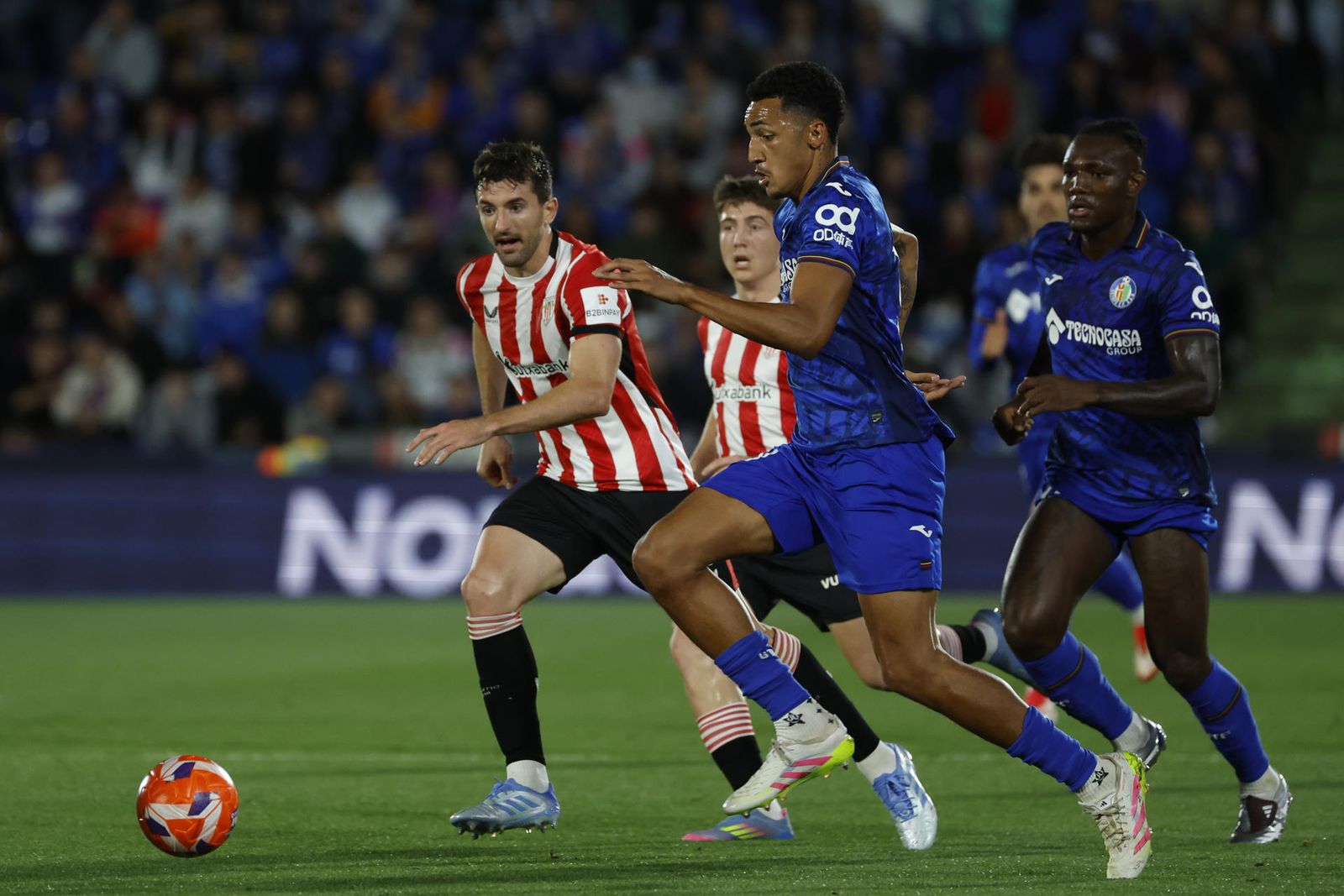 Alvaro Rodríguez ante el Athletic