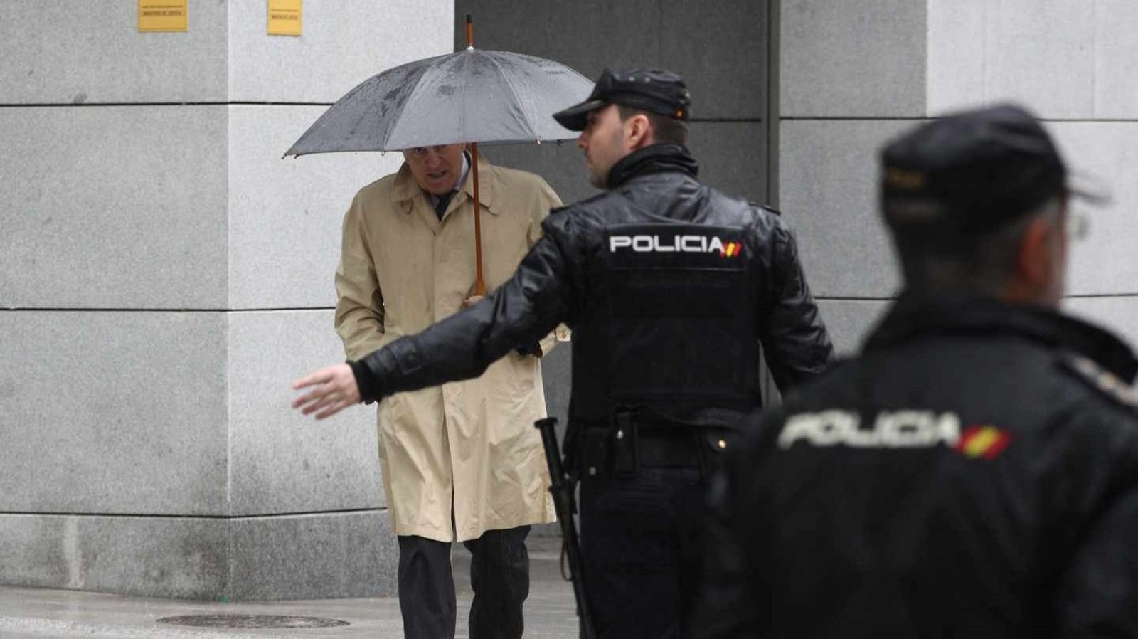 El ex tesorero del PP Luis Bárcenas, saliendo de la Audiencia Nacional. EP