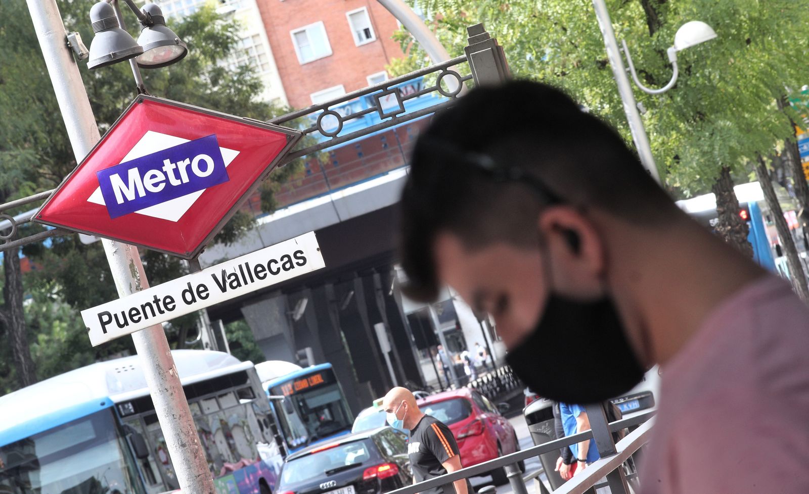 Entrada de metro en Puente de Vallecas