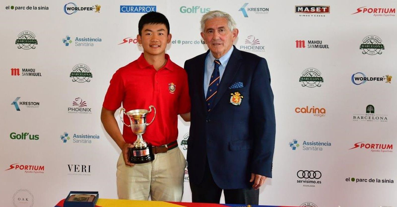 Jorge Hao con el presidente de la Federación Española de Golg
