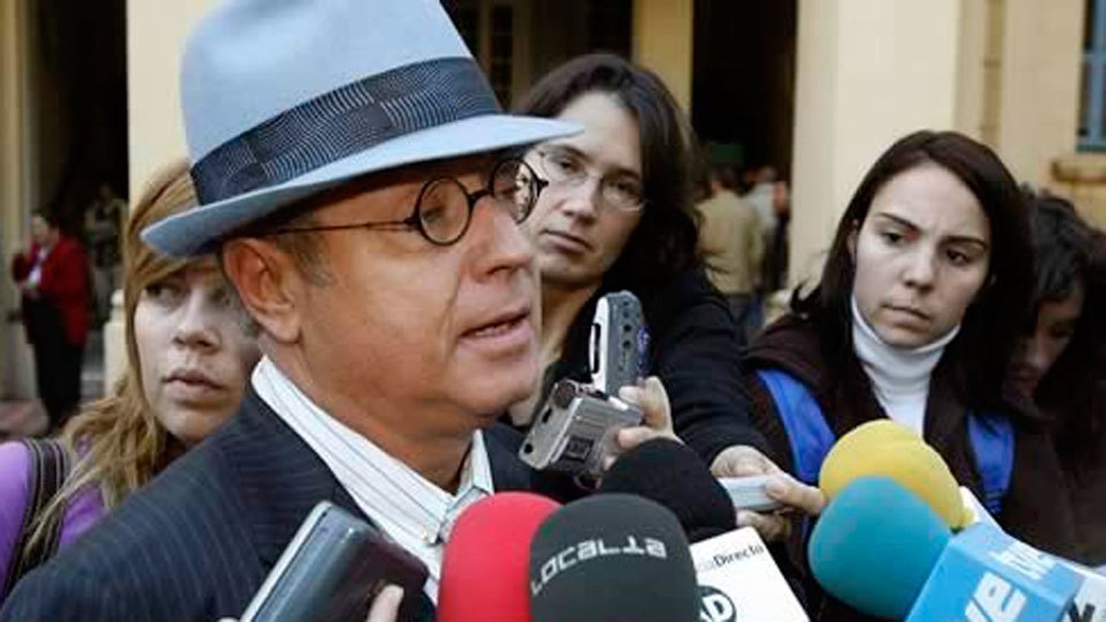 Juzgan al abogado Javier Saavedra por presunta estefa al empresario Rigau