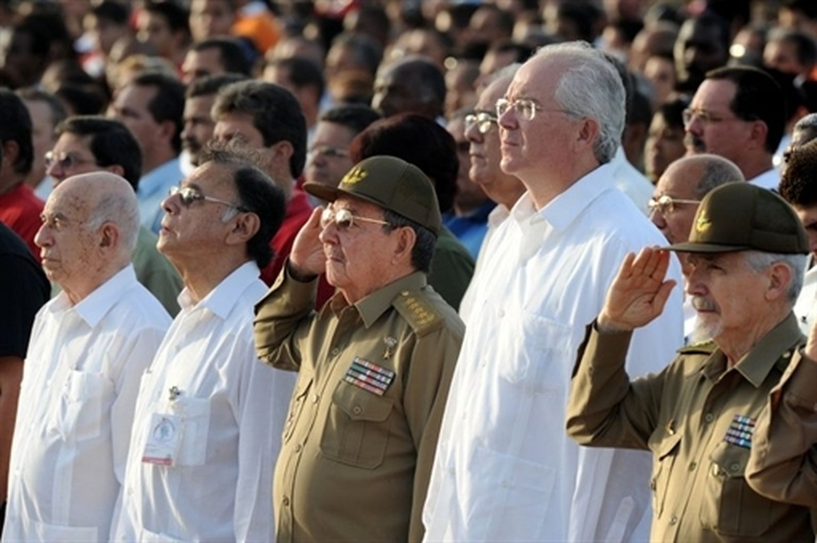 Raúl Castro guarda silencio