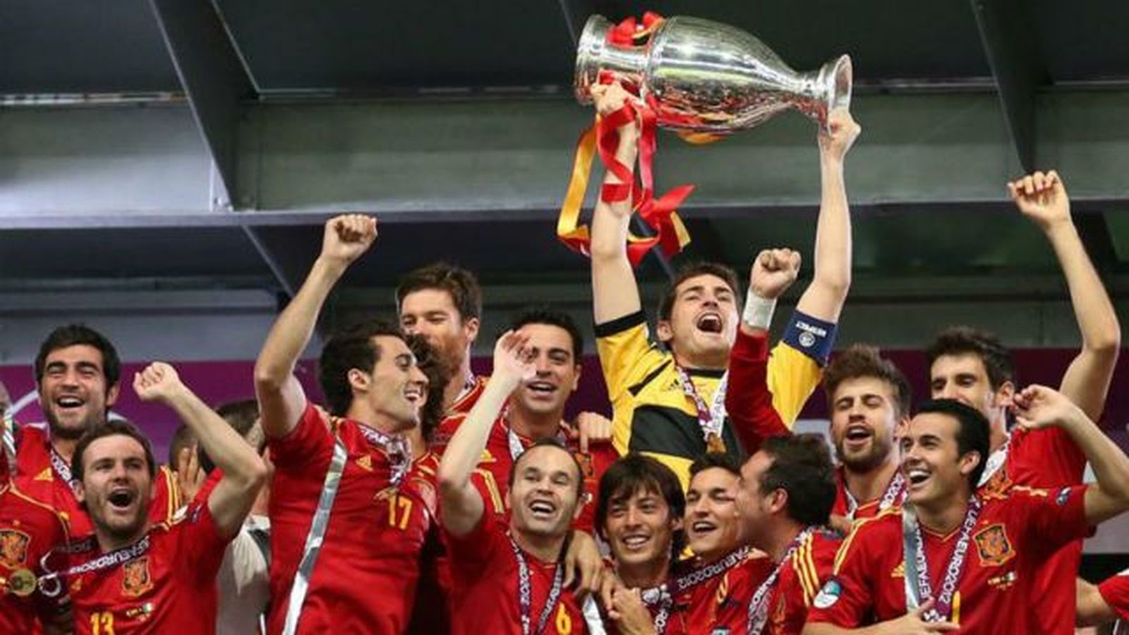España quiere lavar su imagen y alargar su tiranía en Europa