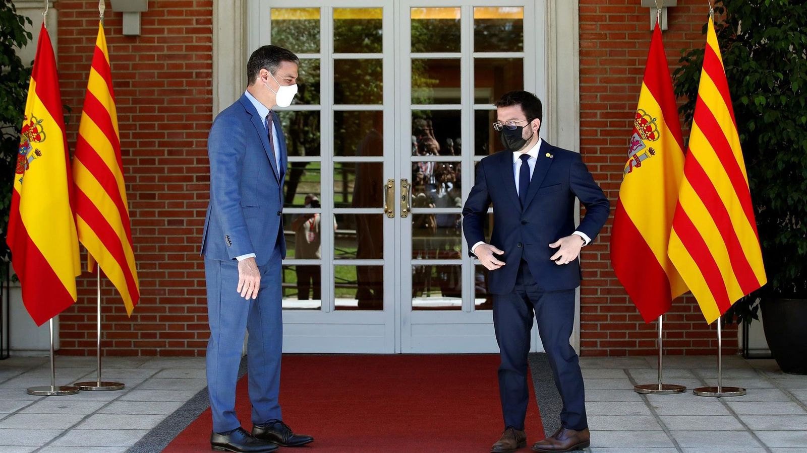 Sánchez y Aragonés acuerdan que la mesa de diálogo se vuelva a reunir la tercera semana de septiembre