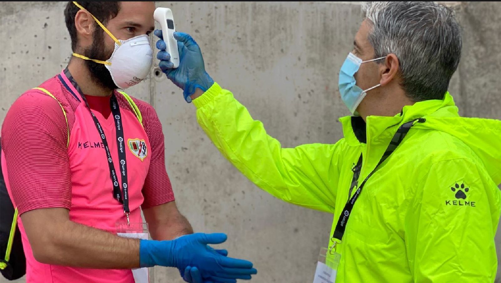 Toma de temperatura a un jugador del Rayo