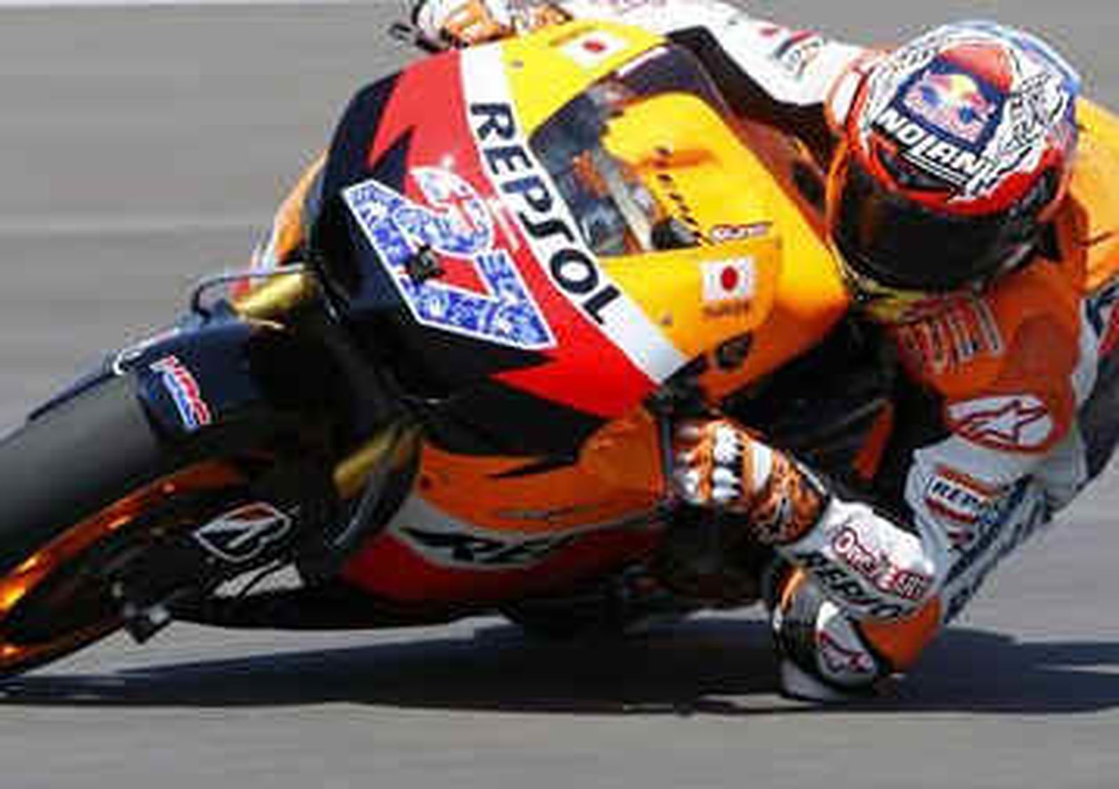 Pole para Stoner con Lorenzo segundo y Pedrosa tercero