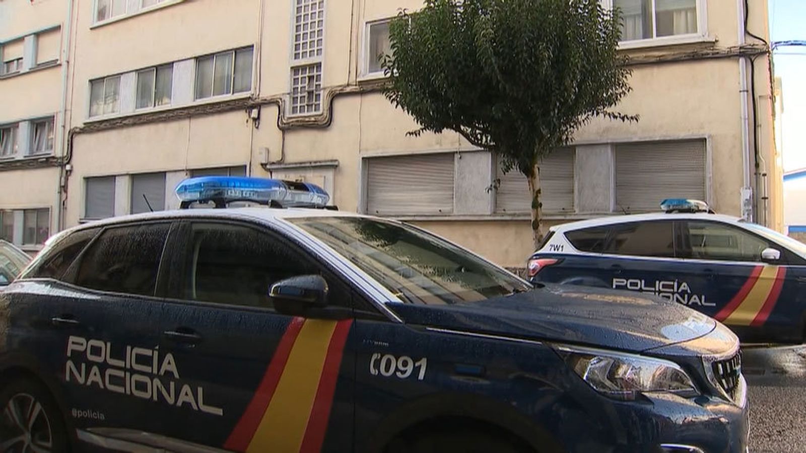 Policía en la vivienda donde se produjo el asesinato de la mujer