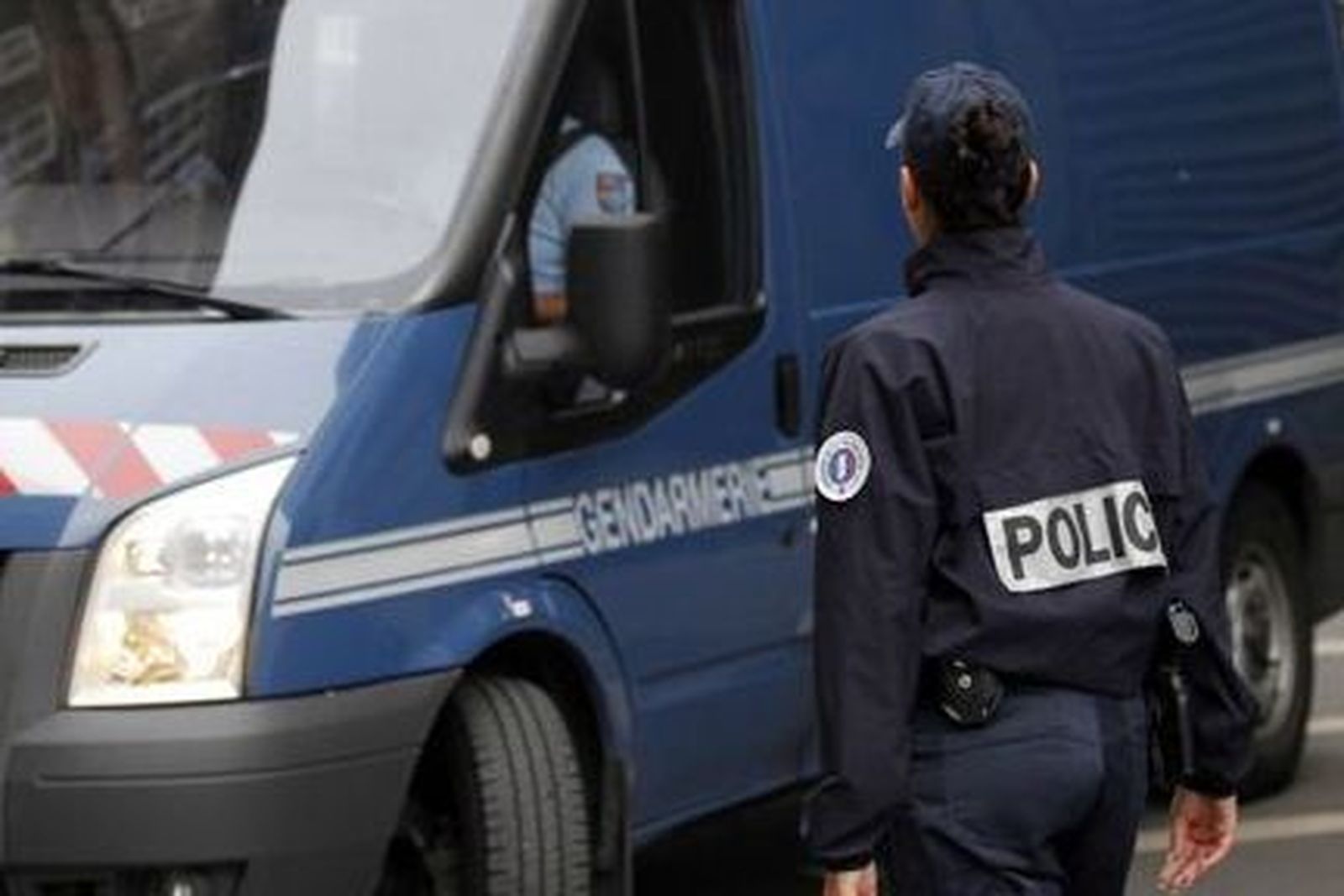 Los etarras detenidos en Francia tenían dos pistolas y abundante material informático