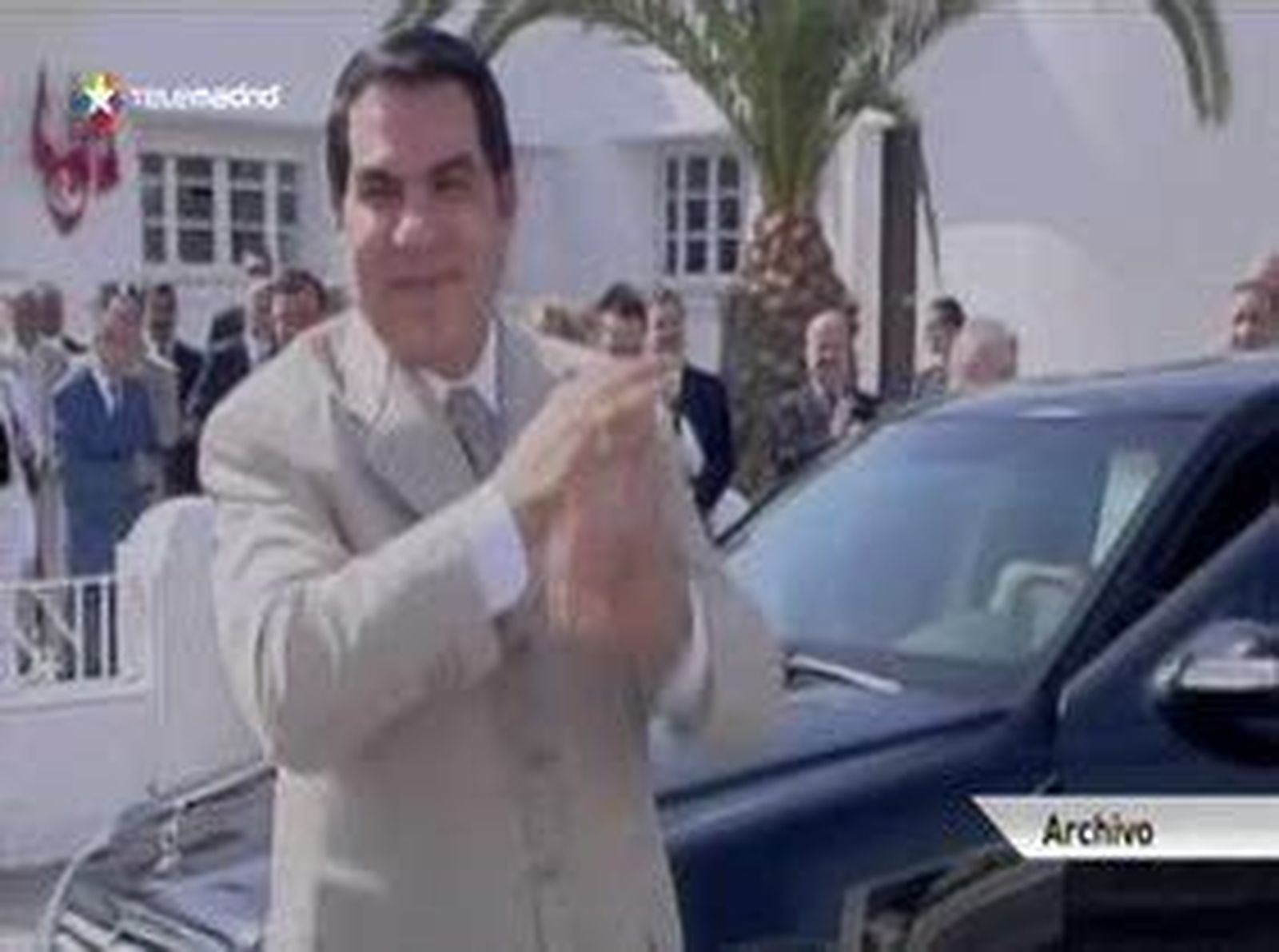 Ben Ali abandona Túnez